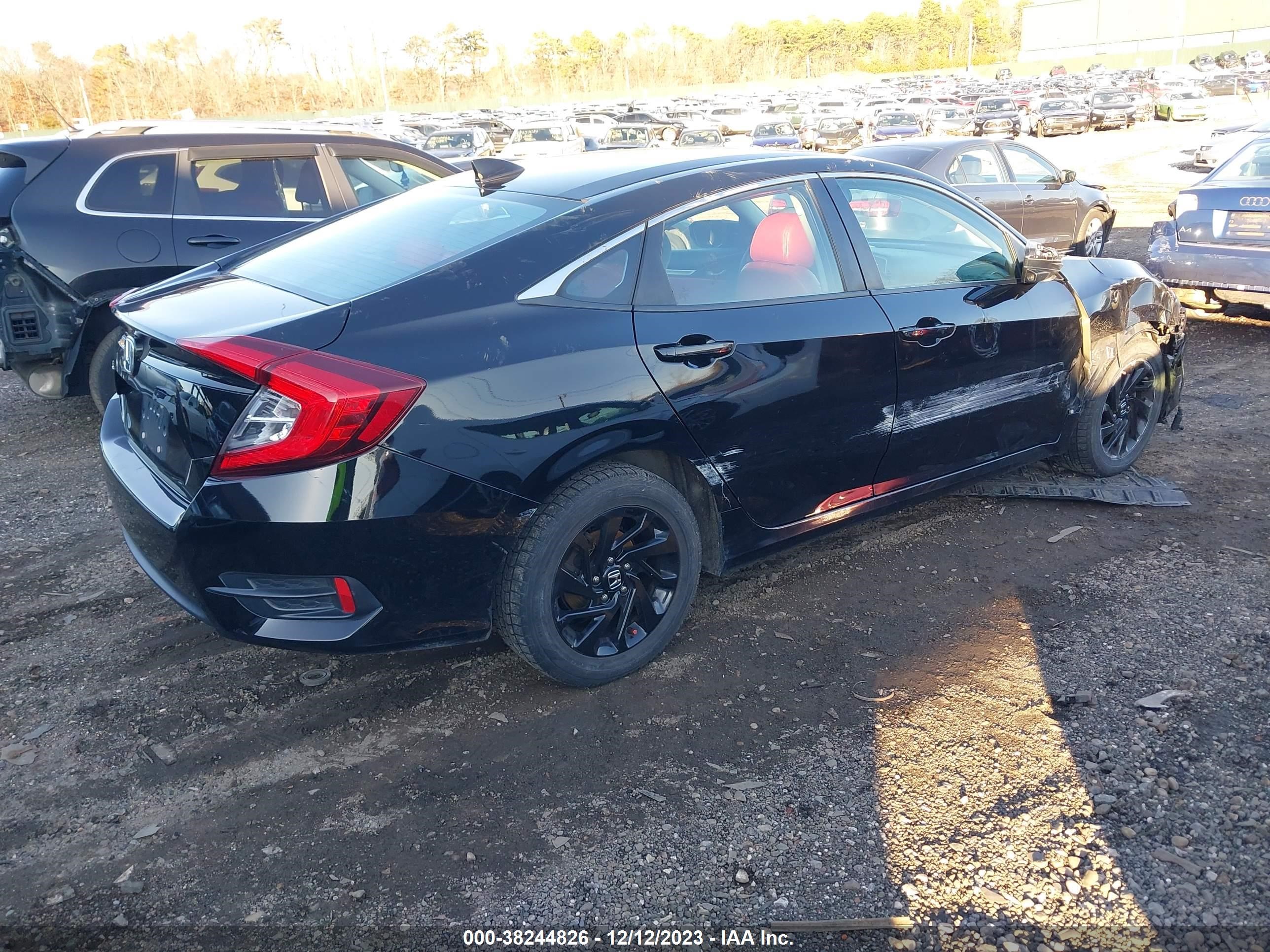 Photo 3 VIN: 2HGFC2F73JH562684 - HONDA CIVIC 