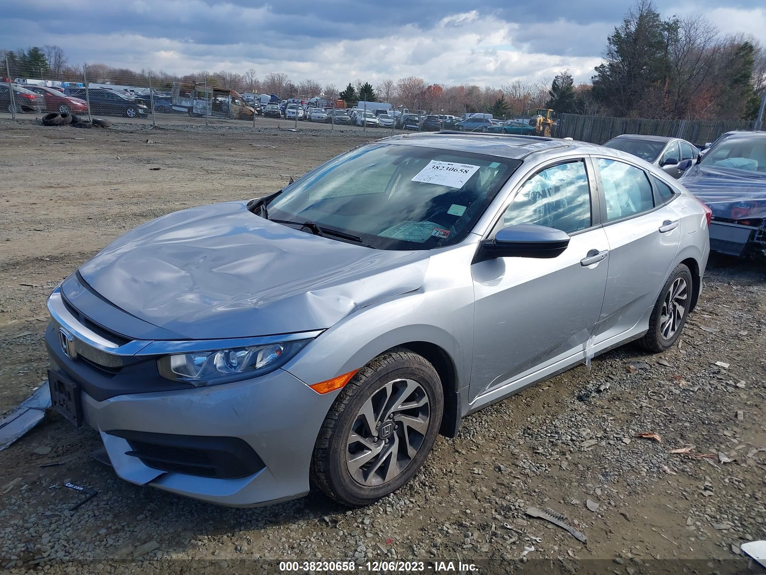 Photo 1 VIN: 2HGFC2F74JH581258 - HONDA CIVIC 