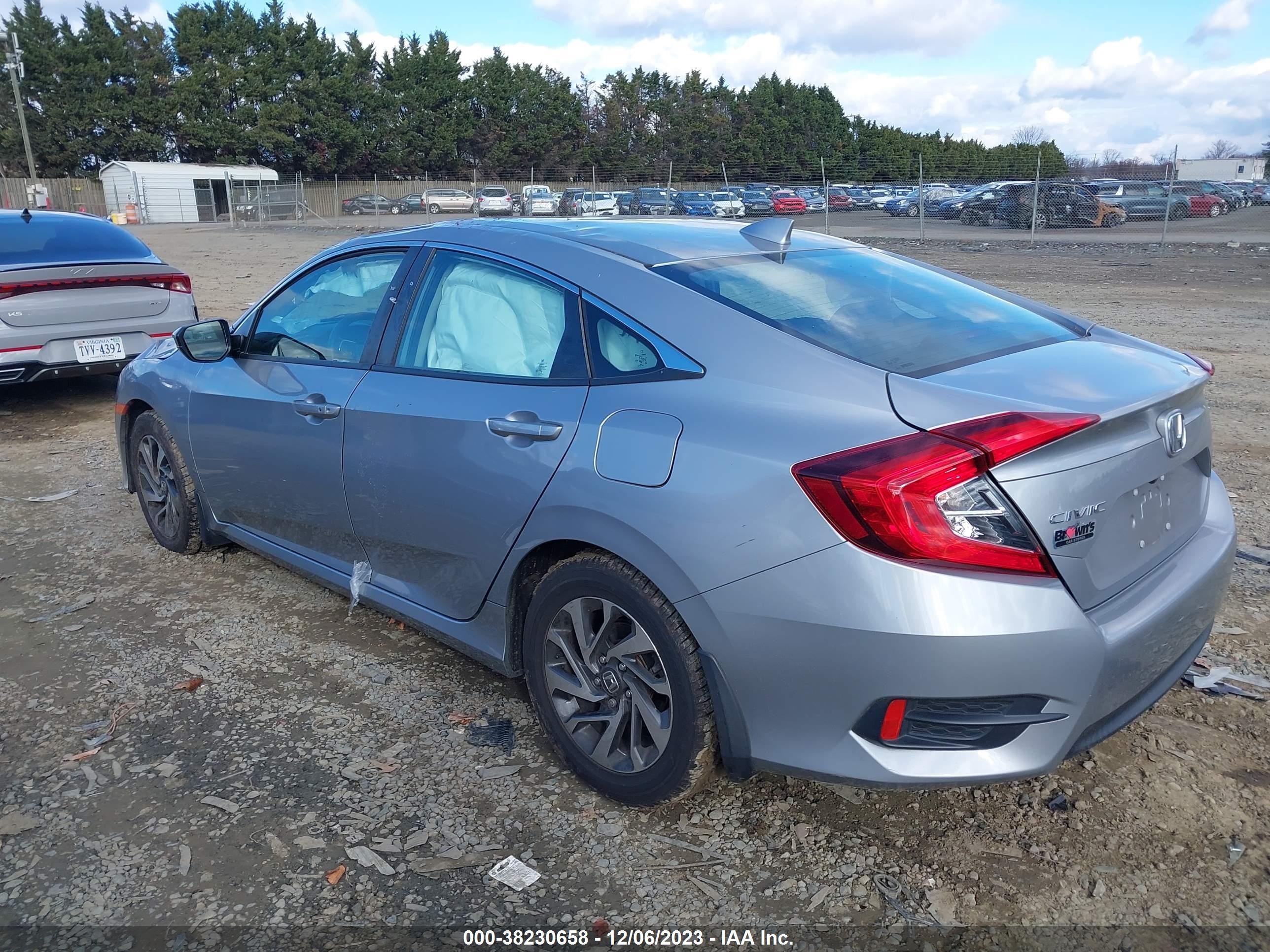 Photo 2 VIN: 2HGFC2F74JH581258 - HONDA CIVIC 