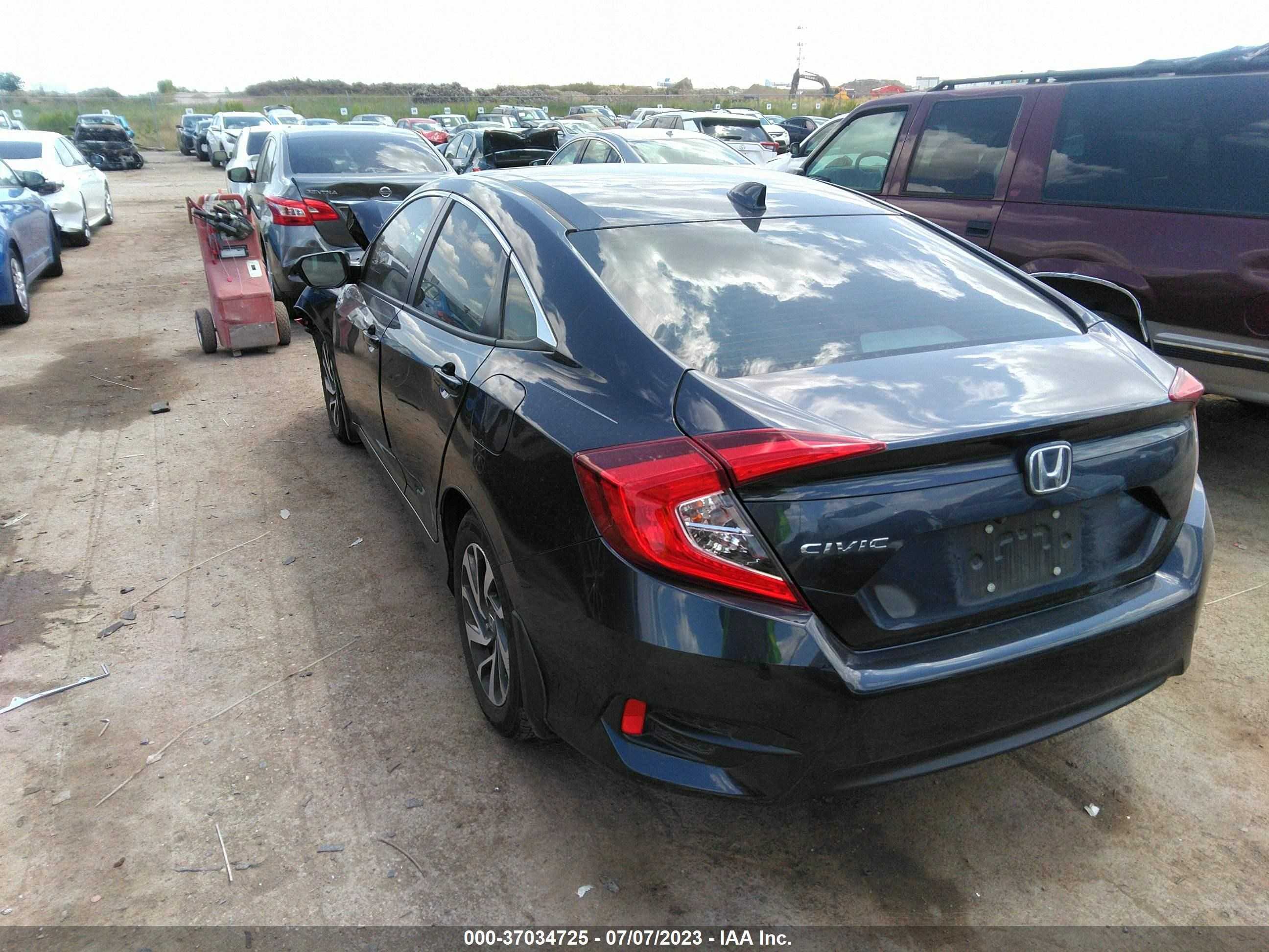 Photo 2 VIN: 2HGFC2F75JH504379 - HONDA CIVIC 