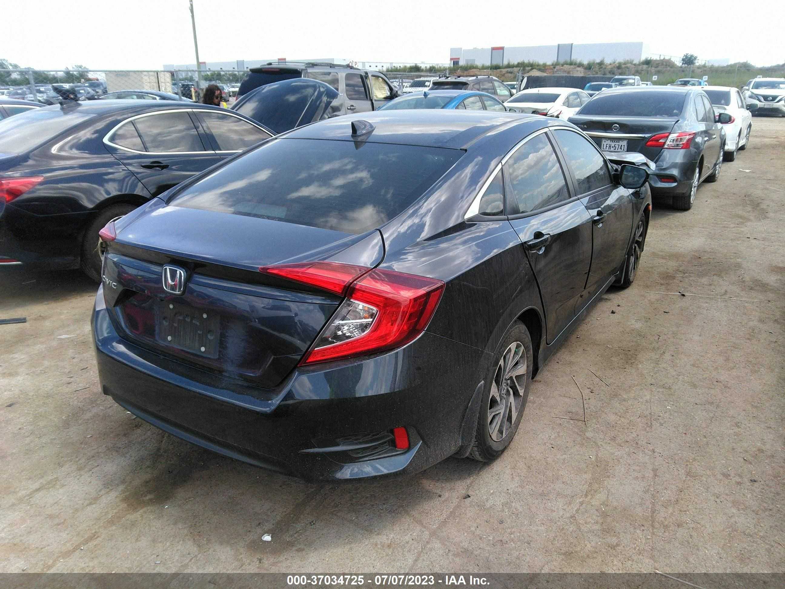 Photo 3 VIN: 2HGFC2F75JH504379 - HONDA CIVIC 