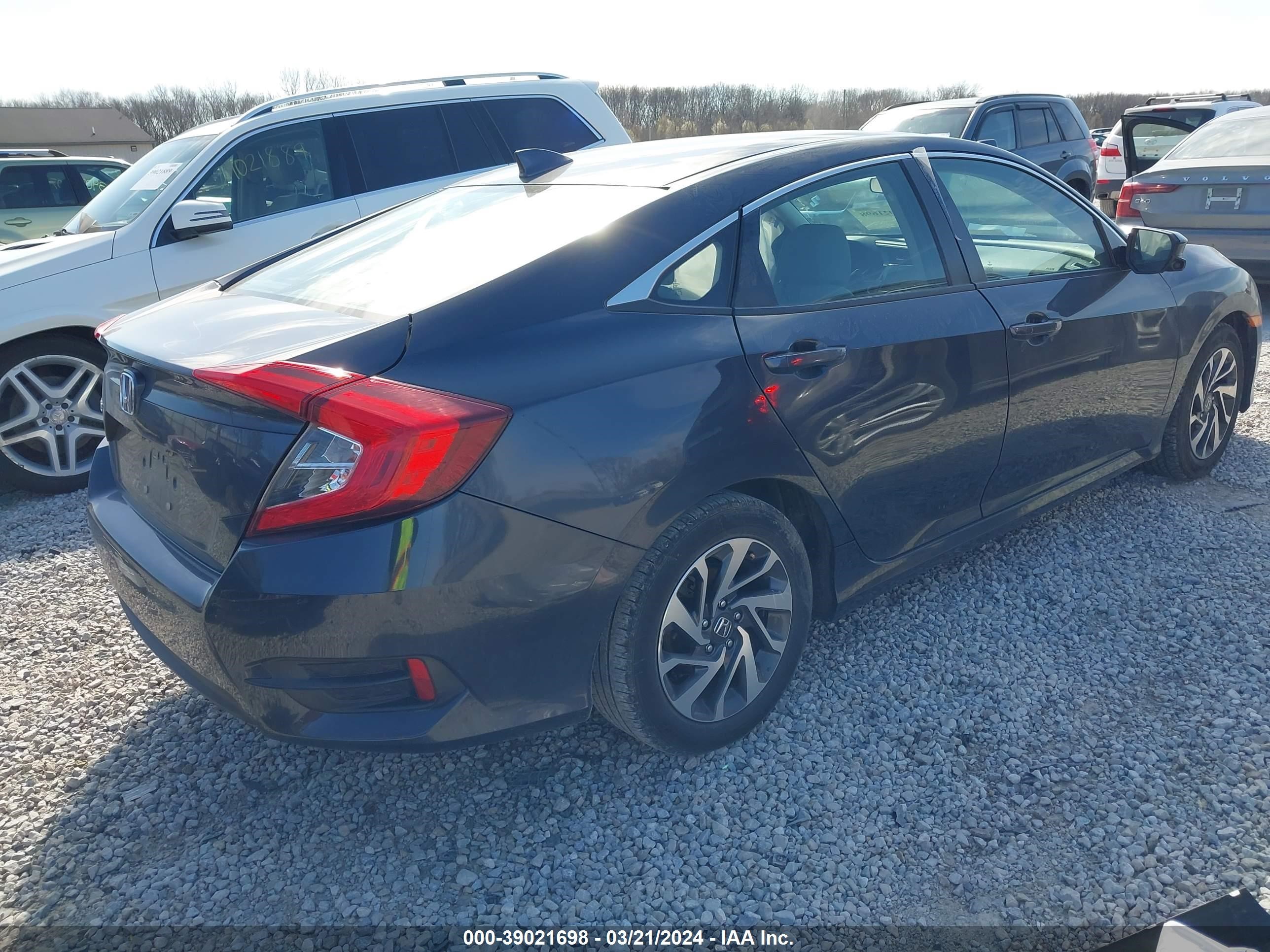 Photo 3 VIN: 2HGFC2F75JH606457 - HONDA CIVIC 