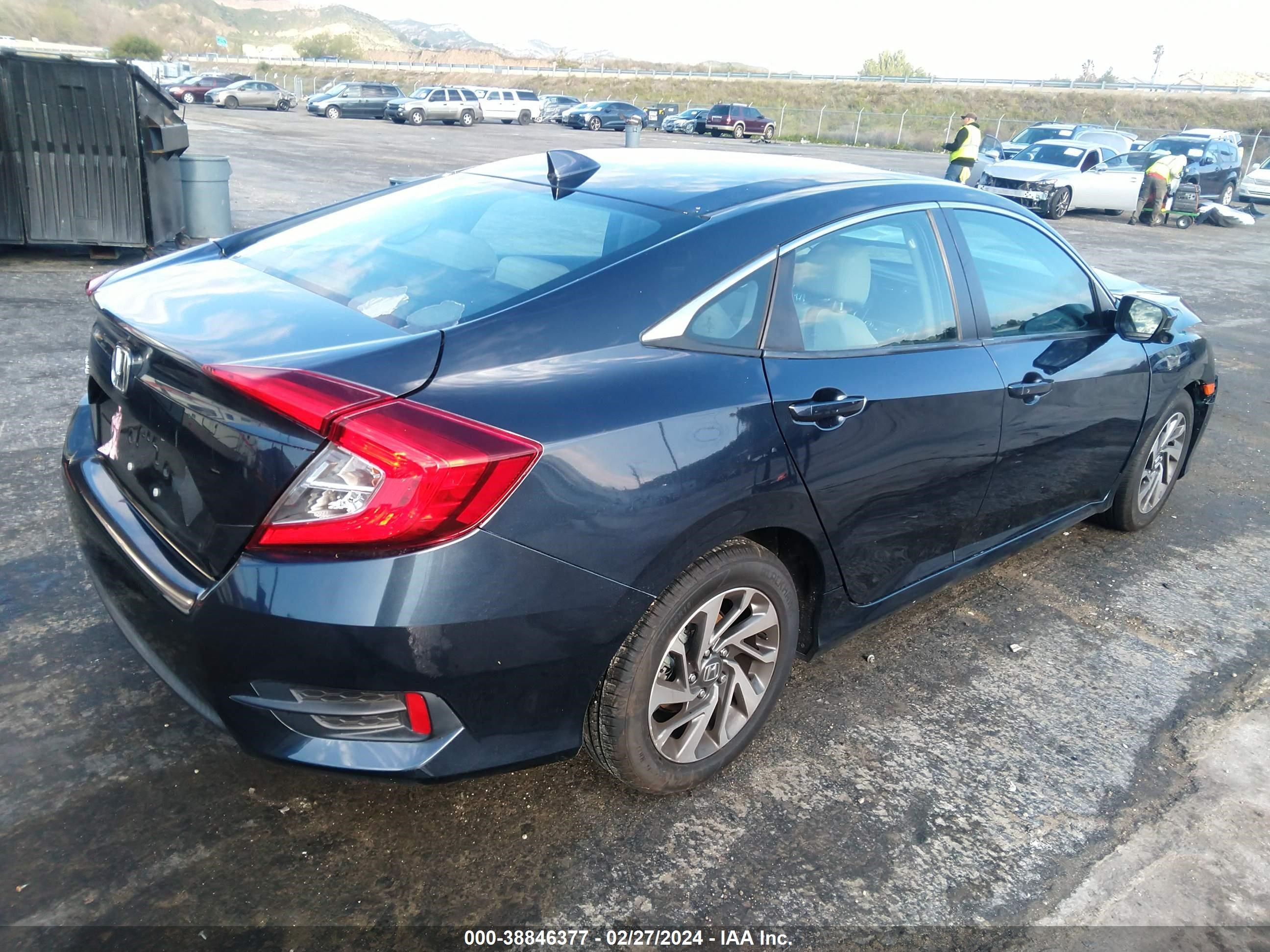 Photo 3 VIN: 2HGFC2F76HH543900 - HONDA CIVIC 