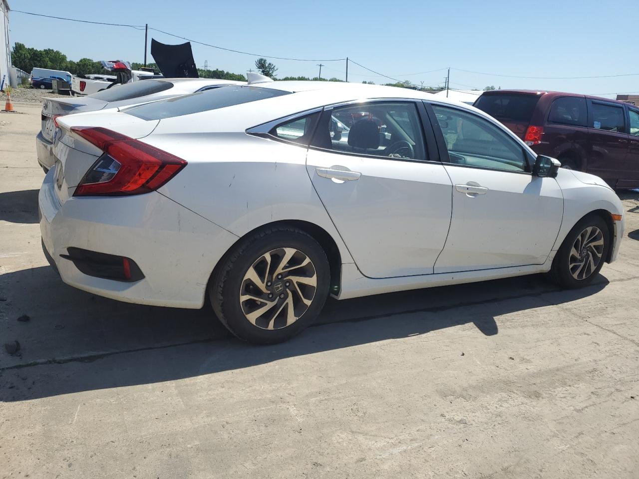 Photo 2 VIN: 2HGFC2F76JH539819 - HONDA CIVIC 