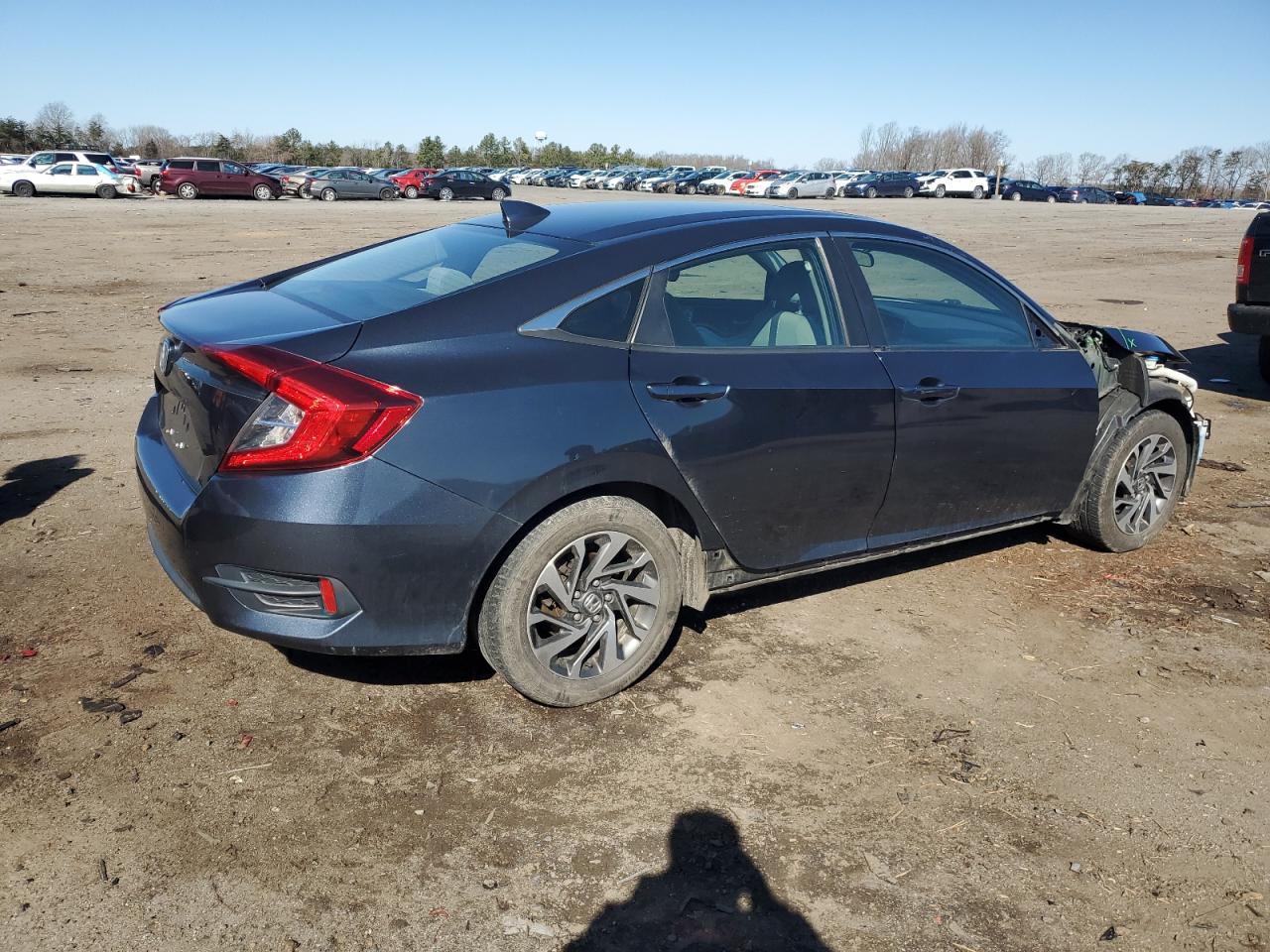 Photo 2 VIN: 2HGFC2F77JH589094 - HONDA CIVIC 