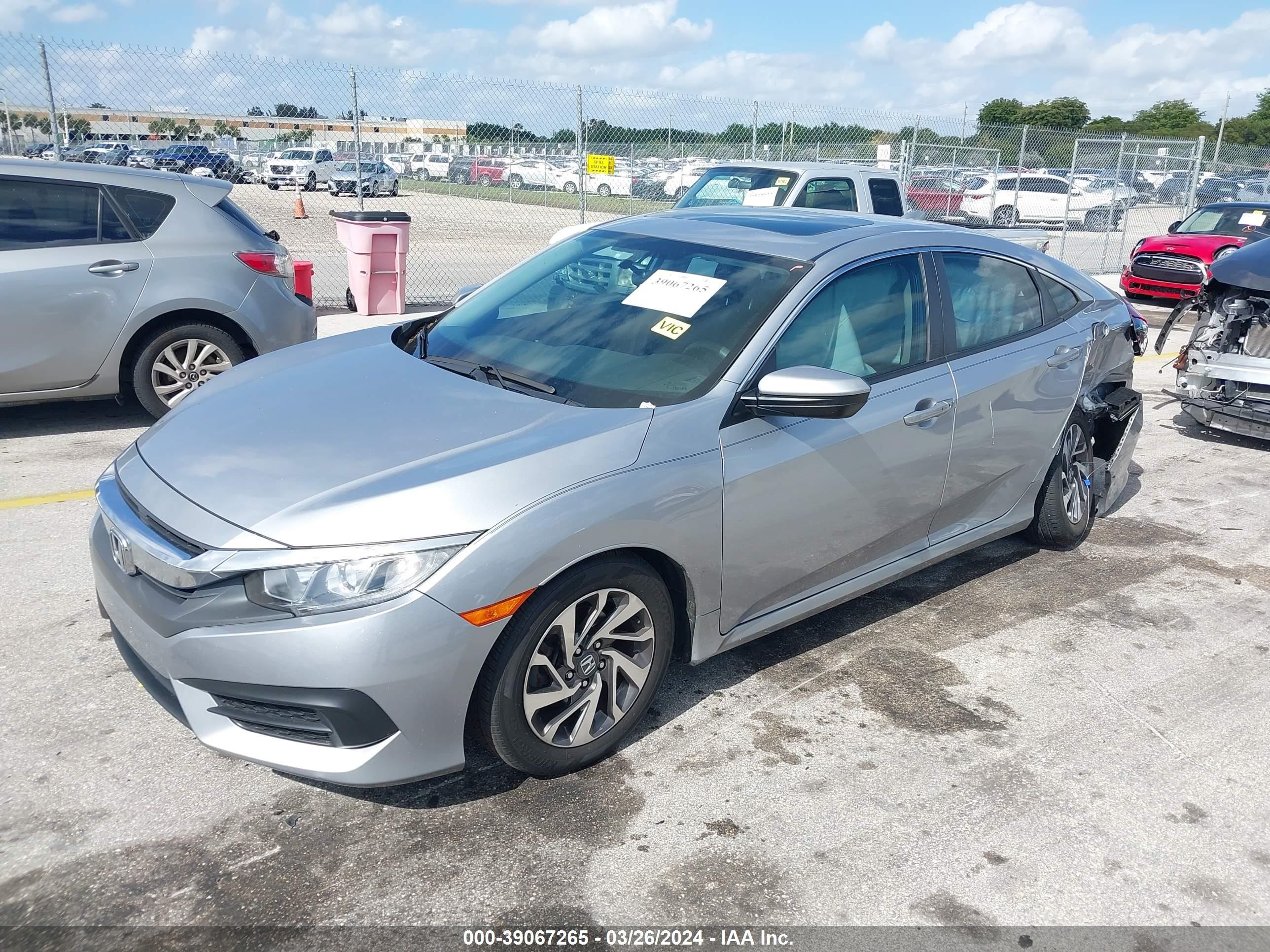 Photo 1 VIN: 2HGFC2F77JH589628 - HONDA CIVIC 