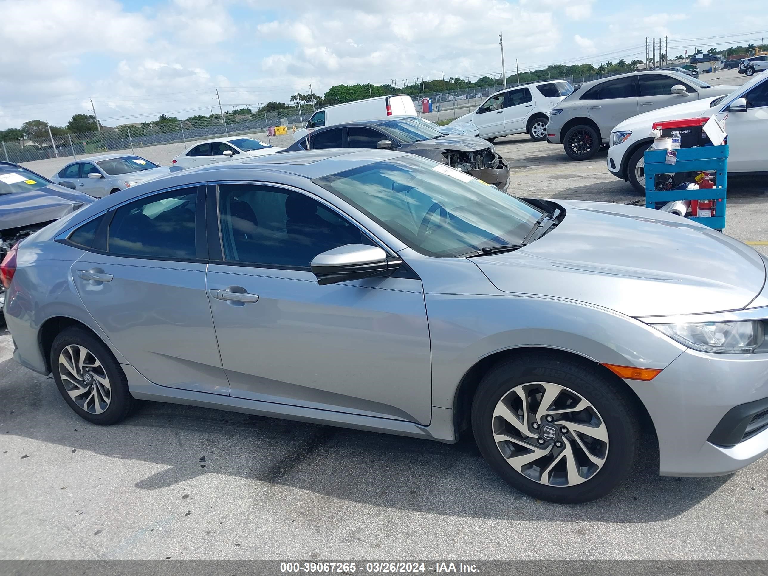 Photo 12 VIN: 2HGFC2F77JH589628 - HONDA CIVIC 