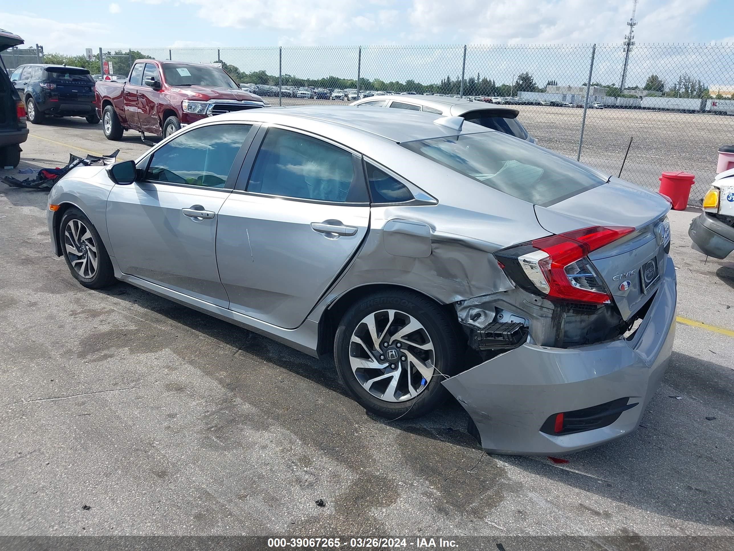 Photo 2 VIN: 2HGFC2F77JH589628 - HONDA CIVIC 