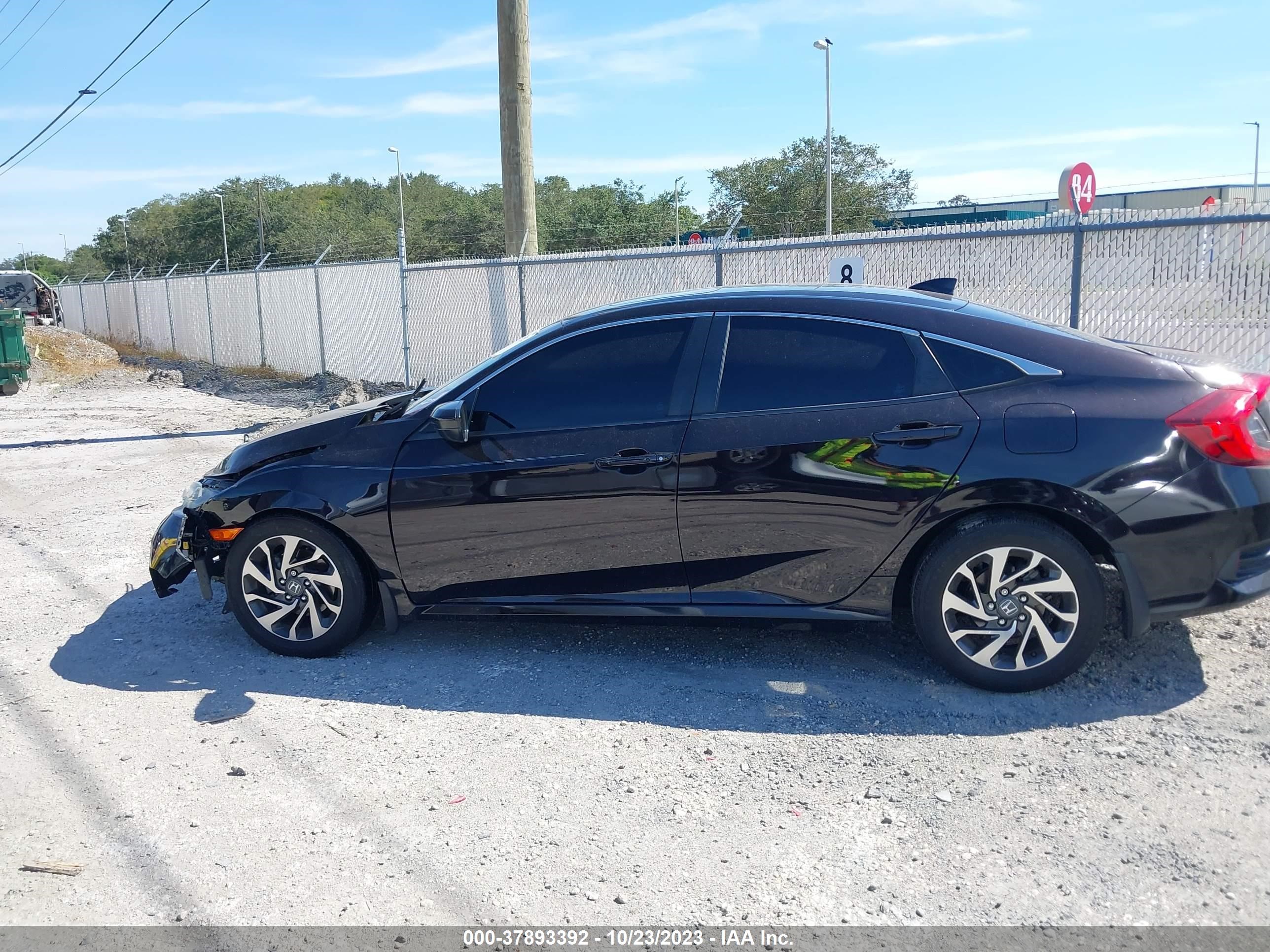 Photo 13 VIN: 2HGFC2F77JH591394 - HONDA CIVIC 