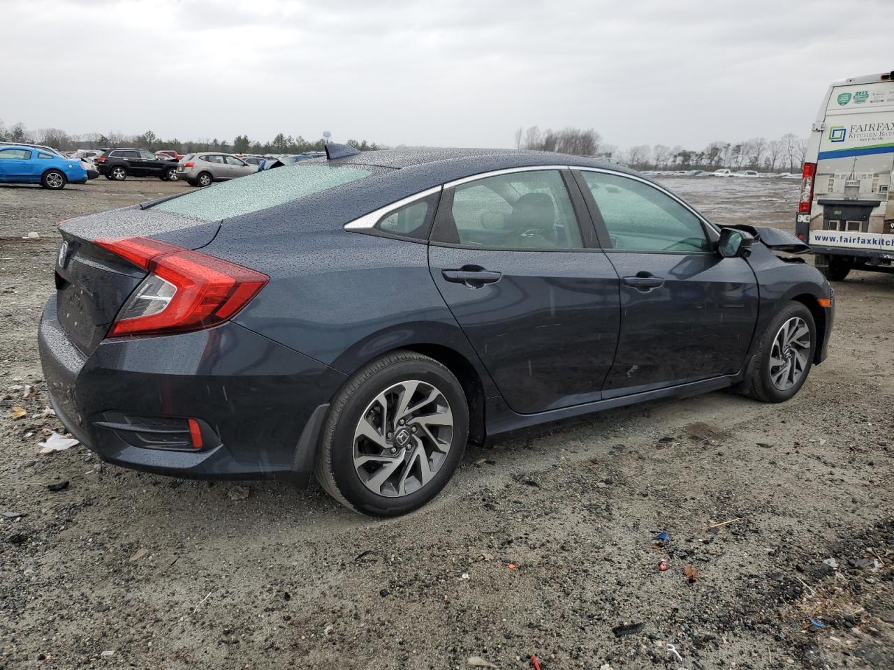 Photo 2 VIN: 2HGFC2F77JH603091 - HONDA CIVIC 