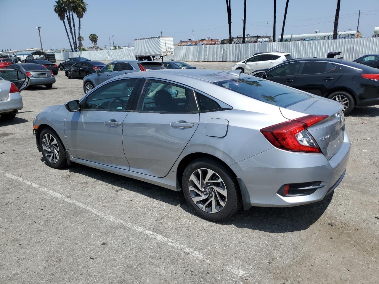 Photo 1 VIN: 2HGFC2F77JH609733 - HONDA CIVIC 