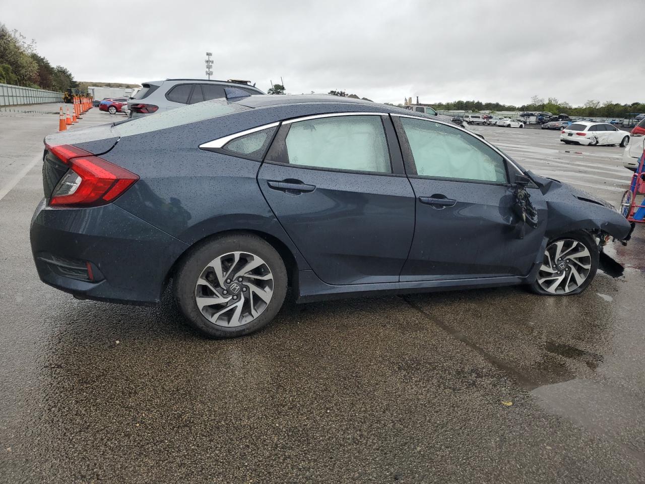 Photo 2 VIN: 2HGFC2F78JH522617 - HONDA CIVIC 