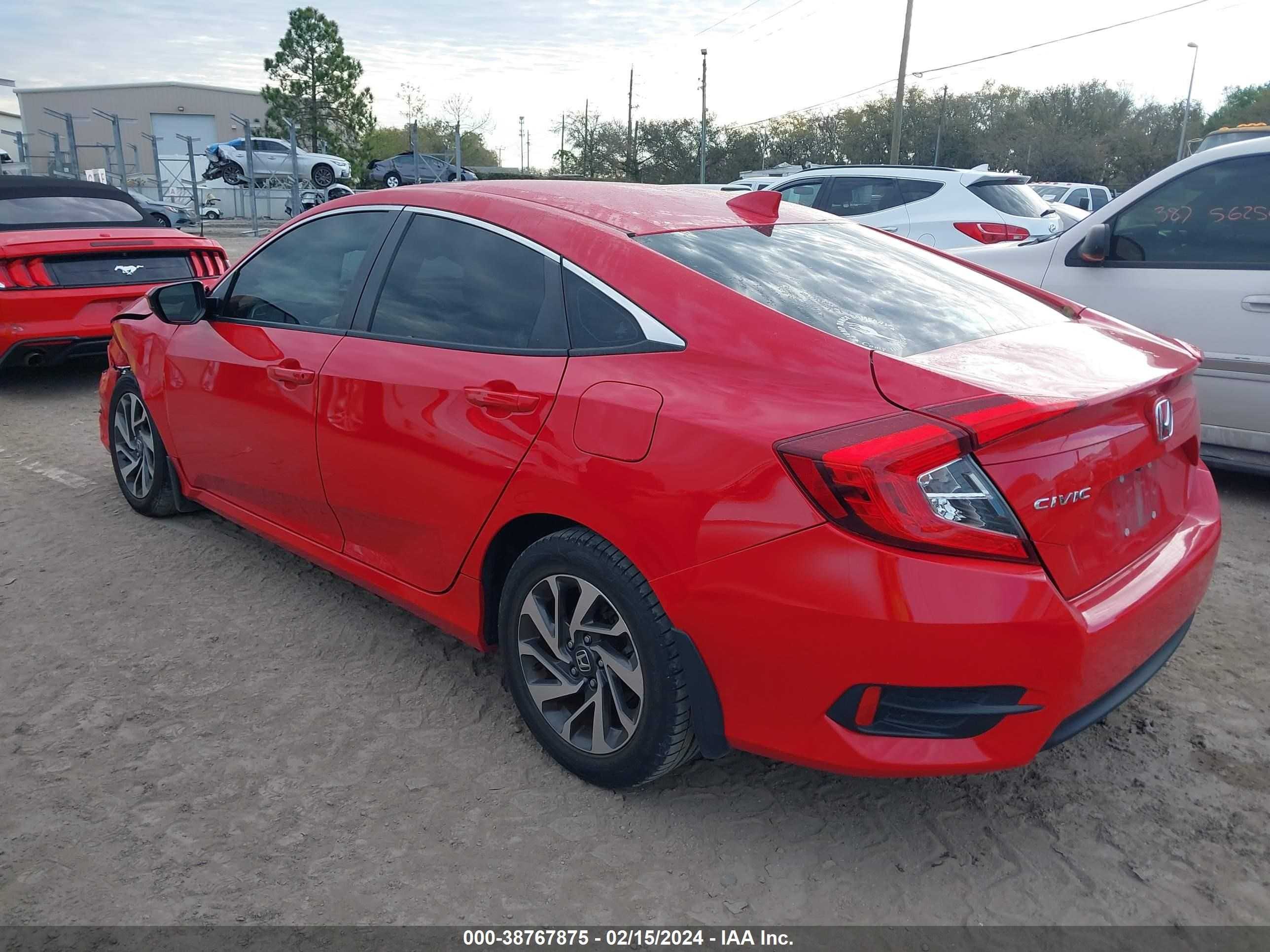 Photo 2 VIN: 2HGFC2F79JH506667 - HONDA CIVIC 