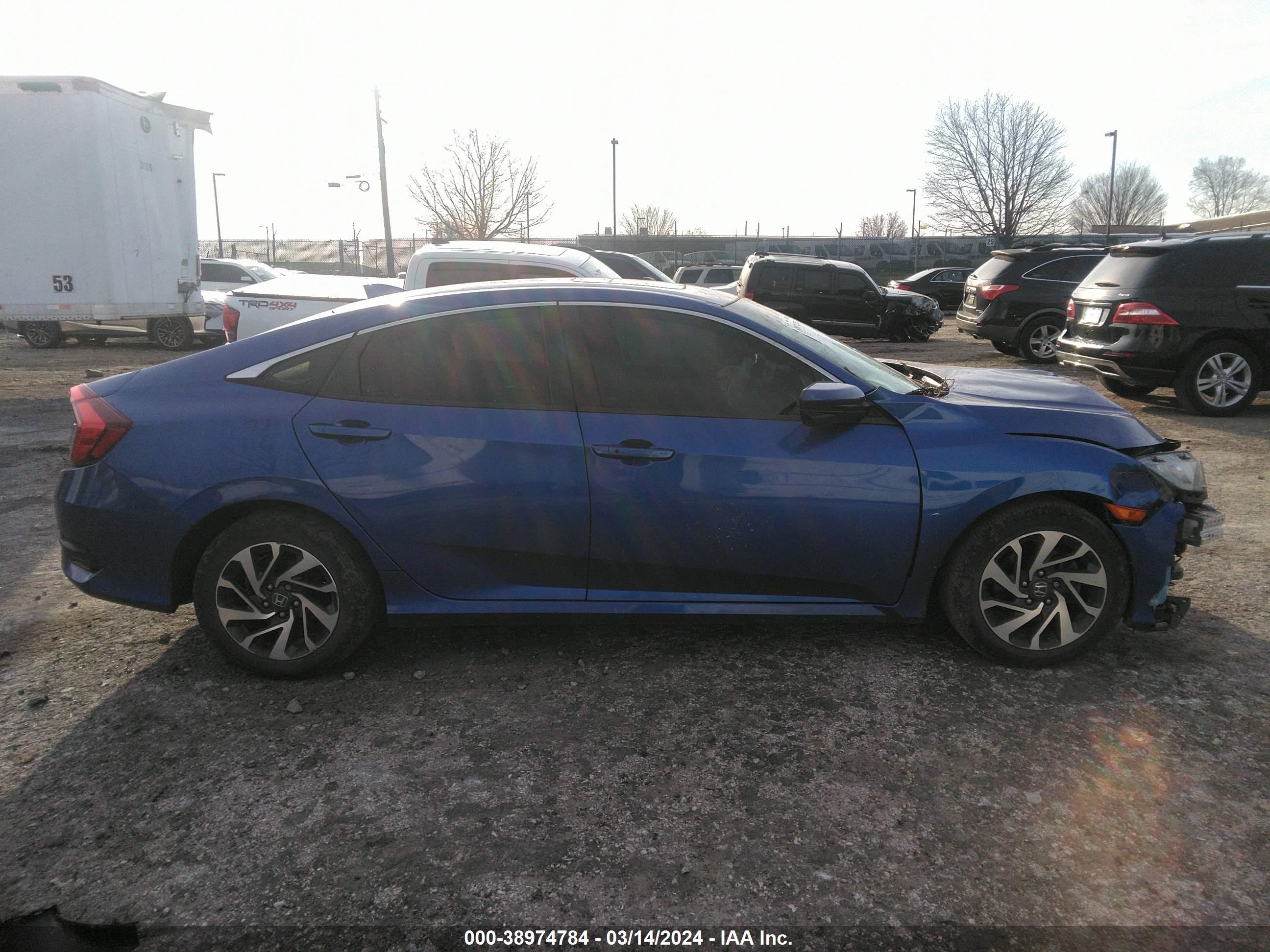 Photo 13 VIN: 2HGFC2F79JH554086 - HONDA CIVIC 