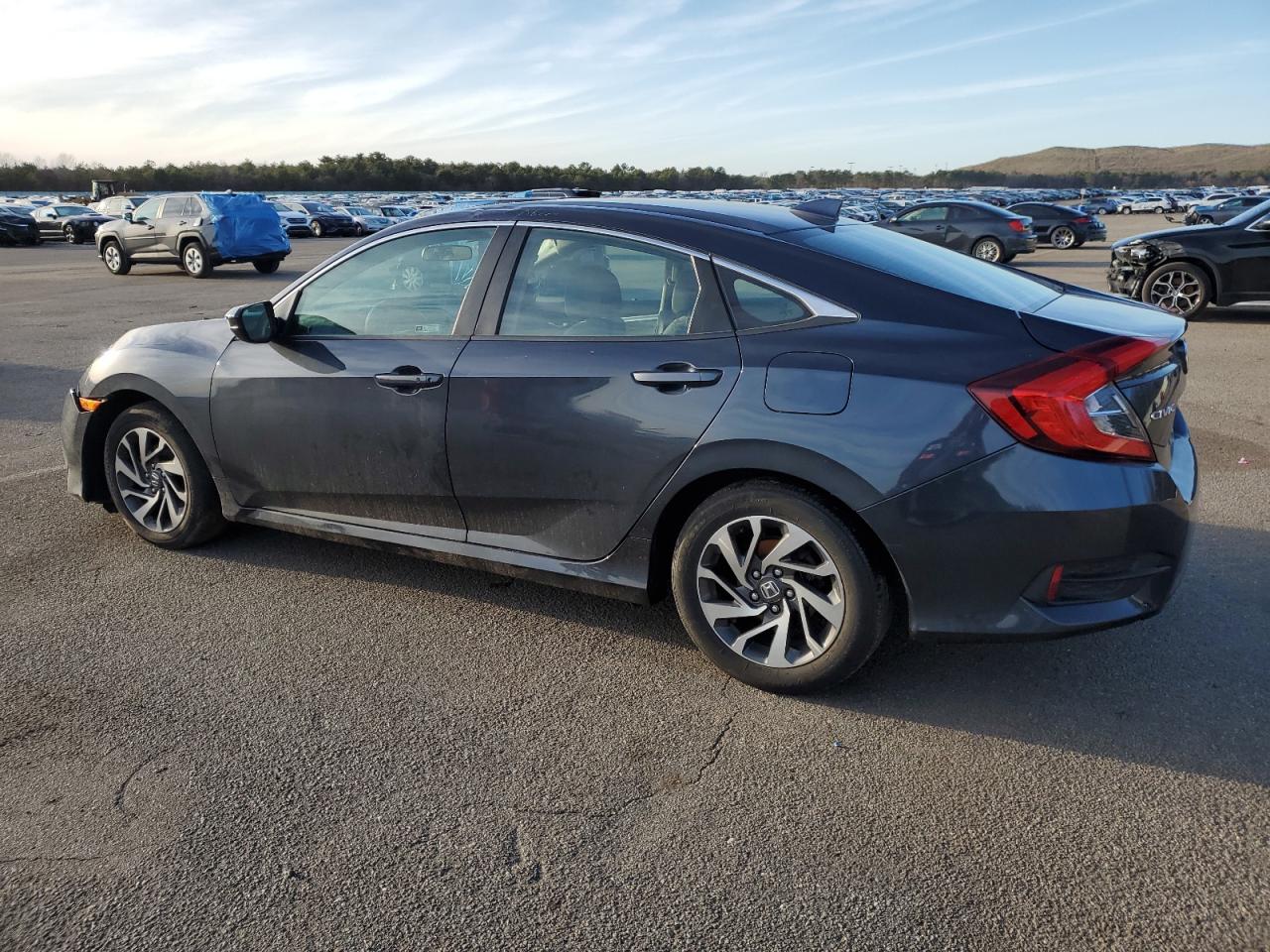 Photo 1 VIN: 2HGFC2F79JH574547 - HONDA CIVIC 