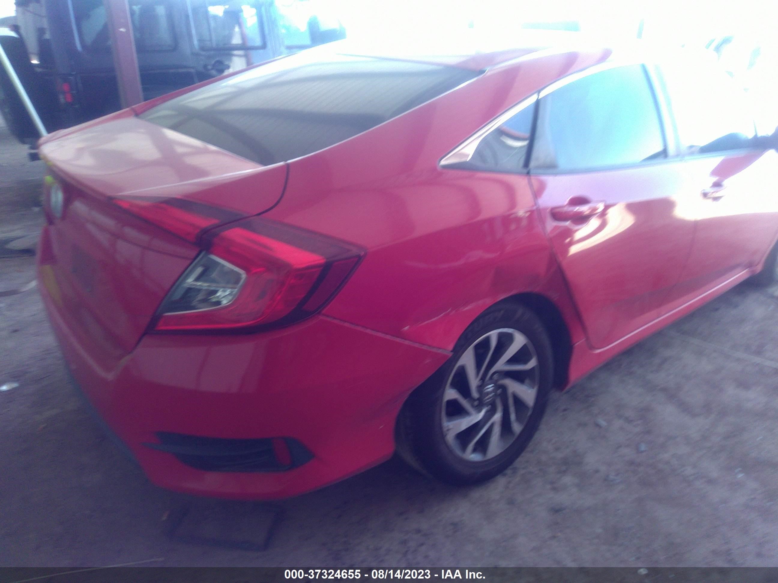 Photo 5 VIN: 2HGFC2F7XGH563405 - HONDA CIVIC 