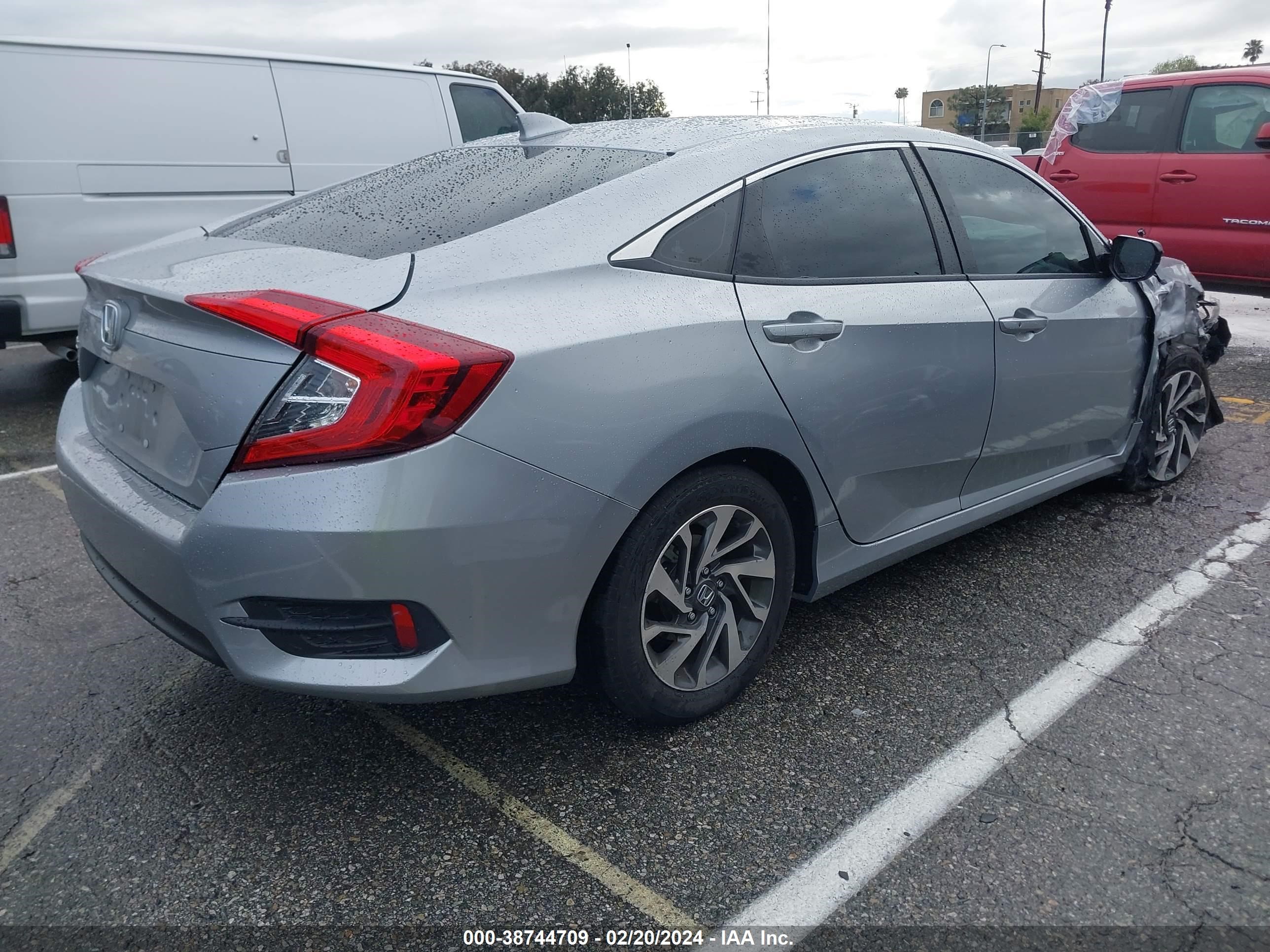 Photo 3 VIN: 2HGFC2F7XHH539767 - HONDA CIVIC 