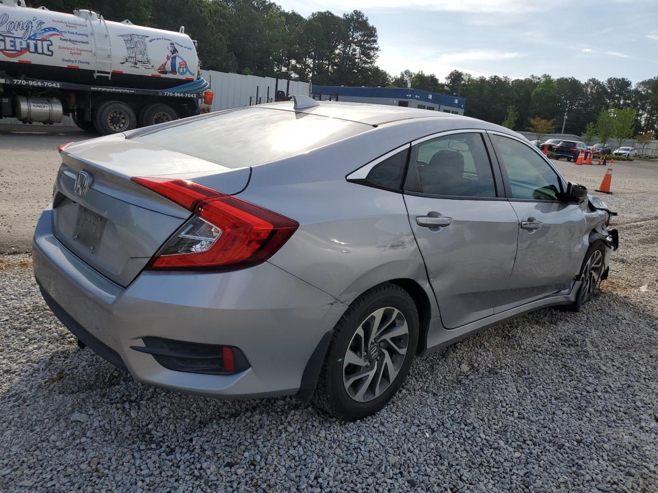 Photo 2 VIN: 2HGFC2F7XJH550600 - HONDA CIVIC 