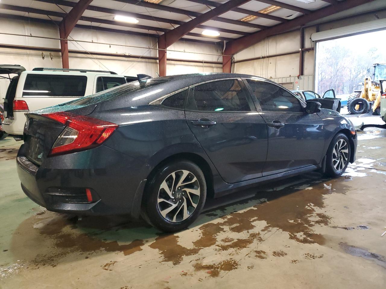 Photo 2 VIN: 2HGFC2F7XJH589431 - HONDA CIVIC 