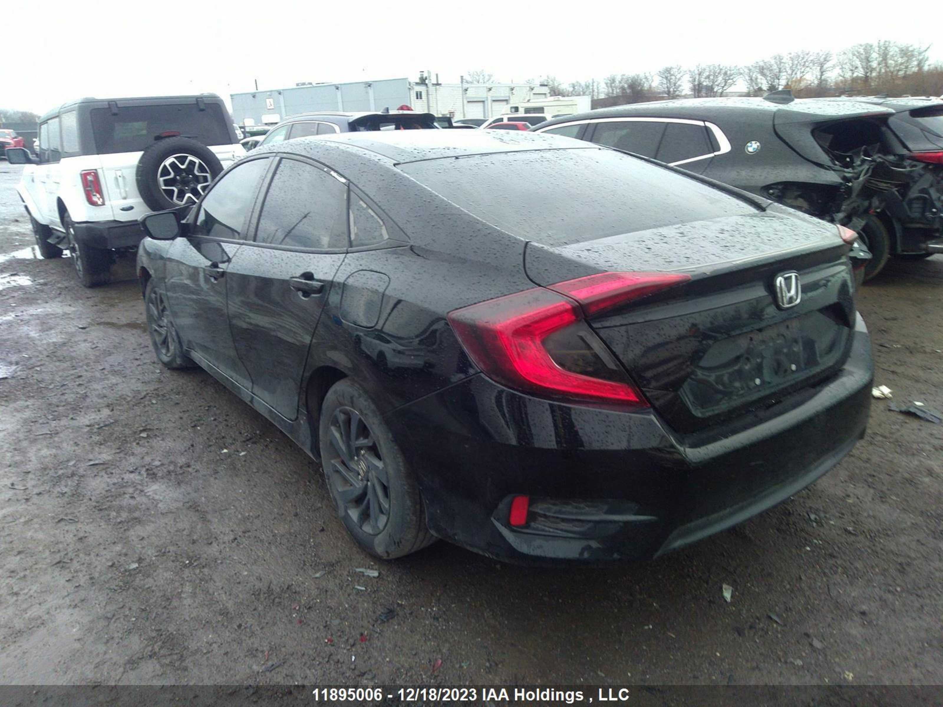 Photo 2 VIN: 2HGFC2F82JH005158 - HONDA CIVIC 