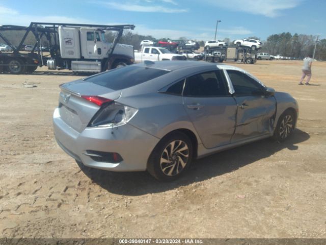 Photo 3 VIN: 2HGFC2F82JH527465 - HONDA CIVIC 