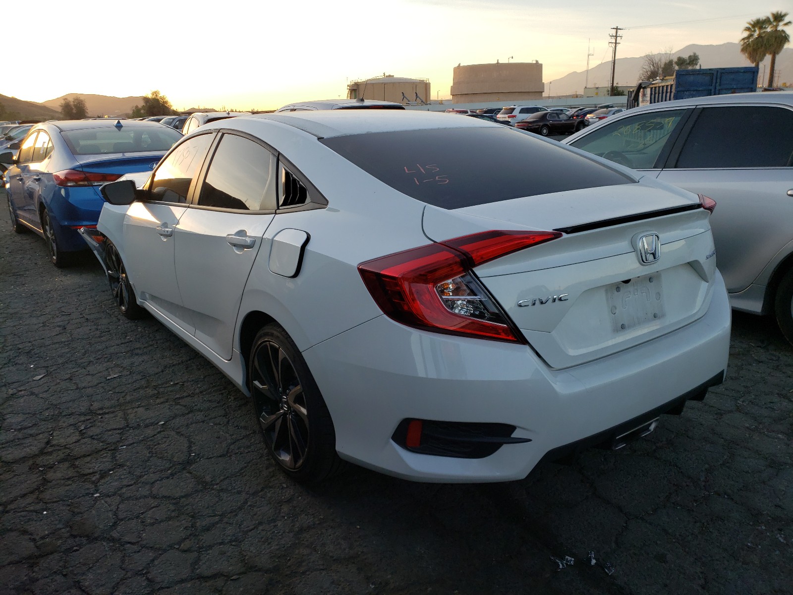 Photo 2 VIN: 2HGFC2F82KH605163 - HONDA CIVIC SPOR 