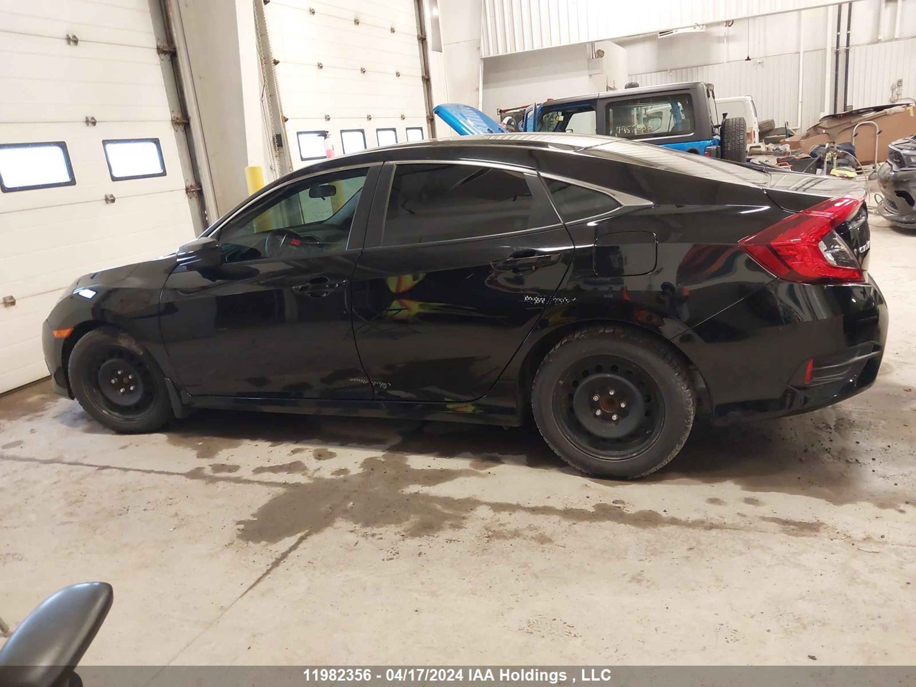 Photo 12 VIN: 2HGFC2F86JH011464 - HONDA CIVIC 