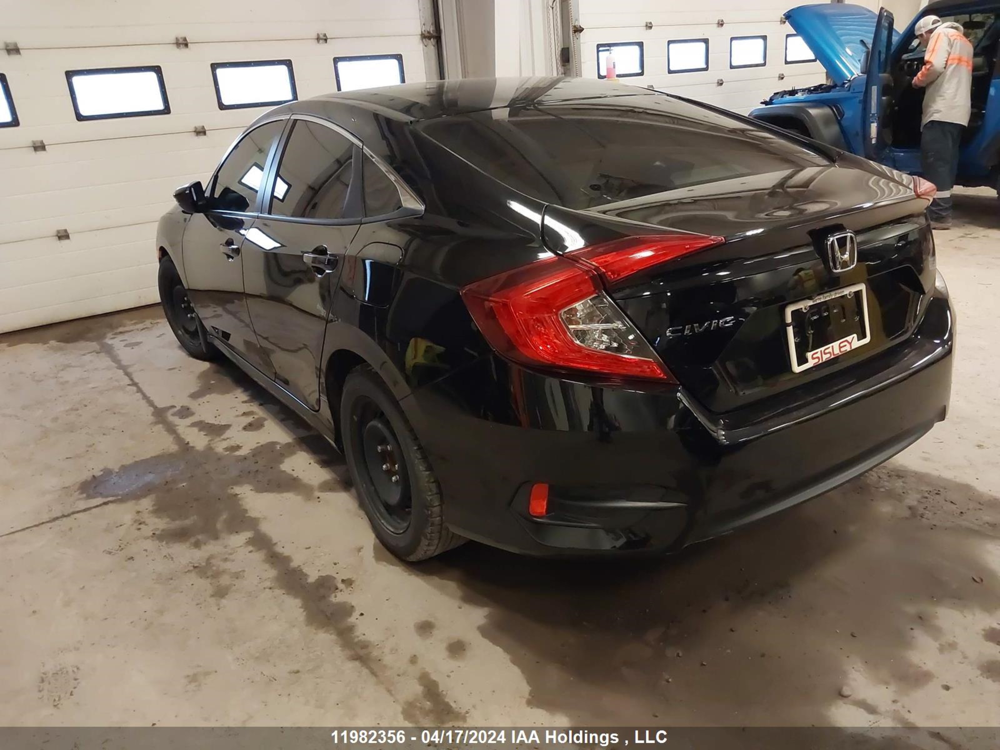 Photo 2 VIN: 2HGFC2F86JH011464 - HONDA CIVIC 