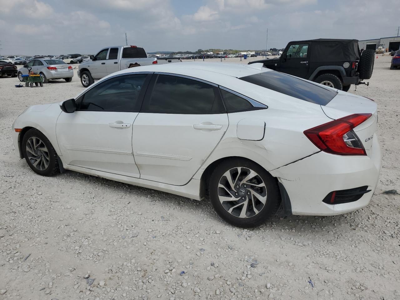 Photo 1 VIN: 2HGFC2F86JH553812 - HONDA CIVIC 