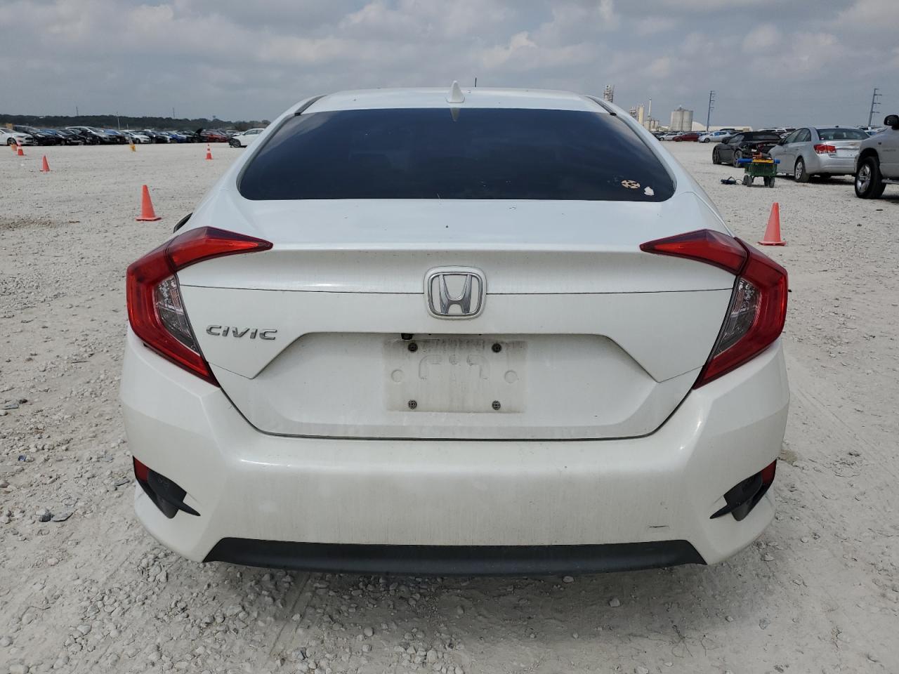 Photo 5 VIN: 2HGFC2F86JH553812 - HONDA CIVIC 