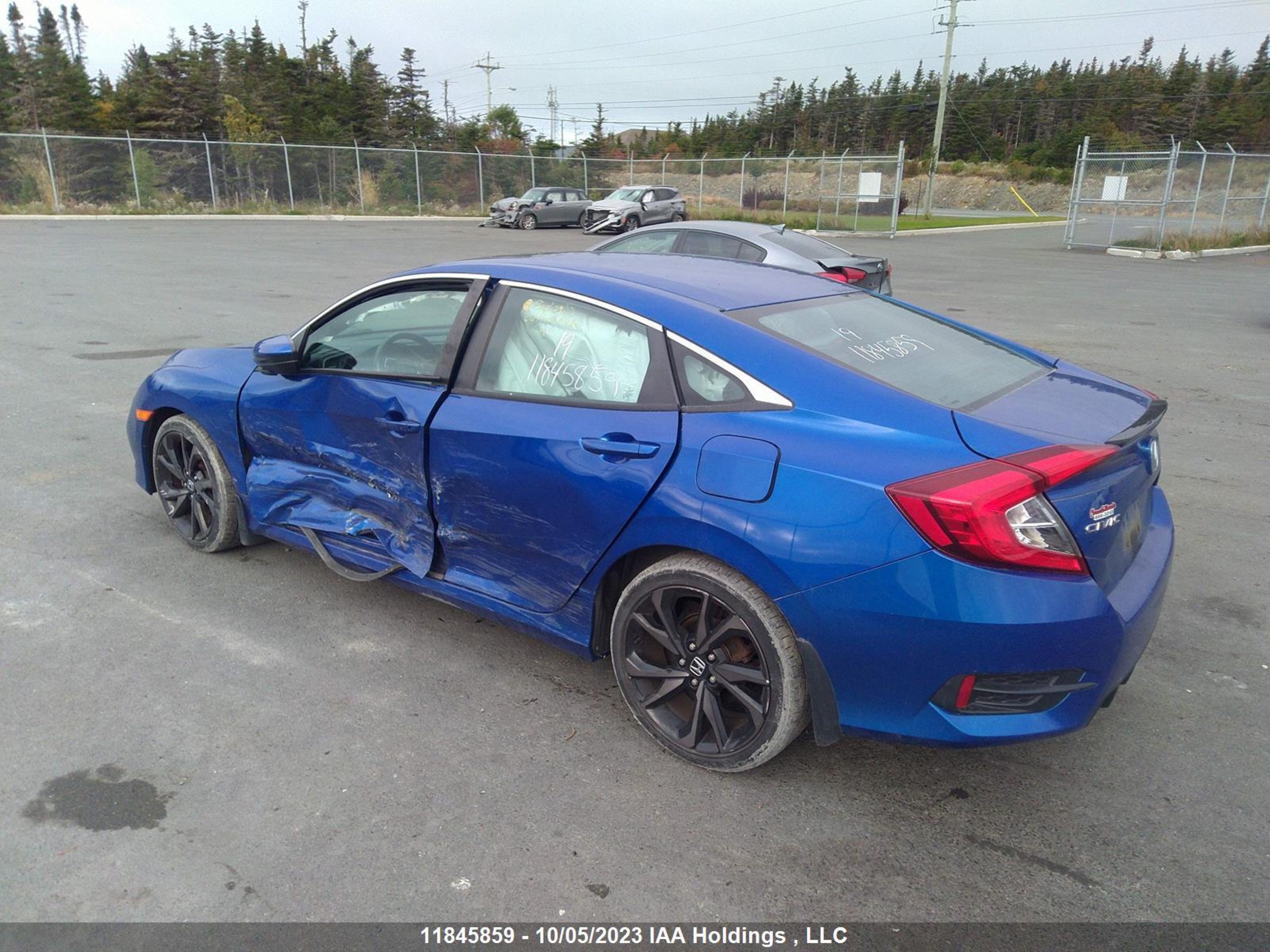 Photo 2 VIN: 2HGFC2F8XKH015440 - HONDA CIVIC 