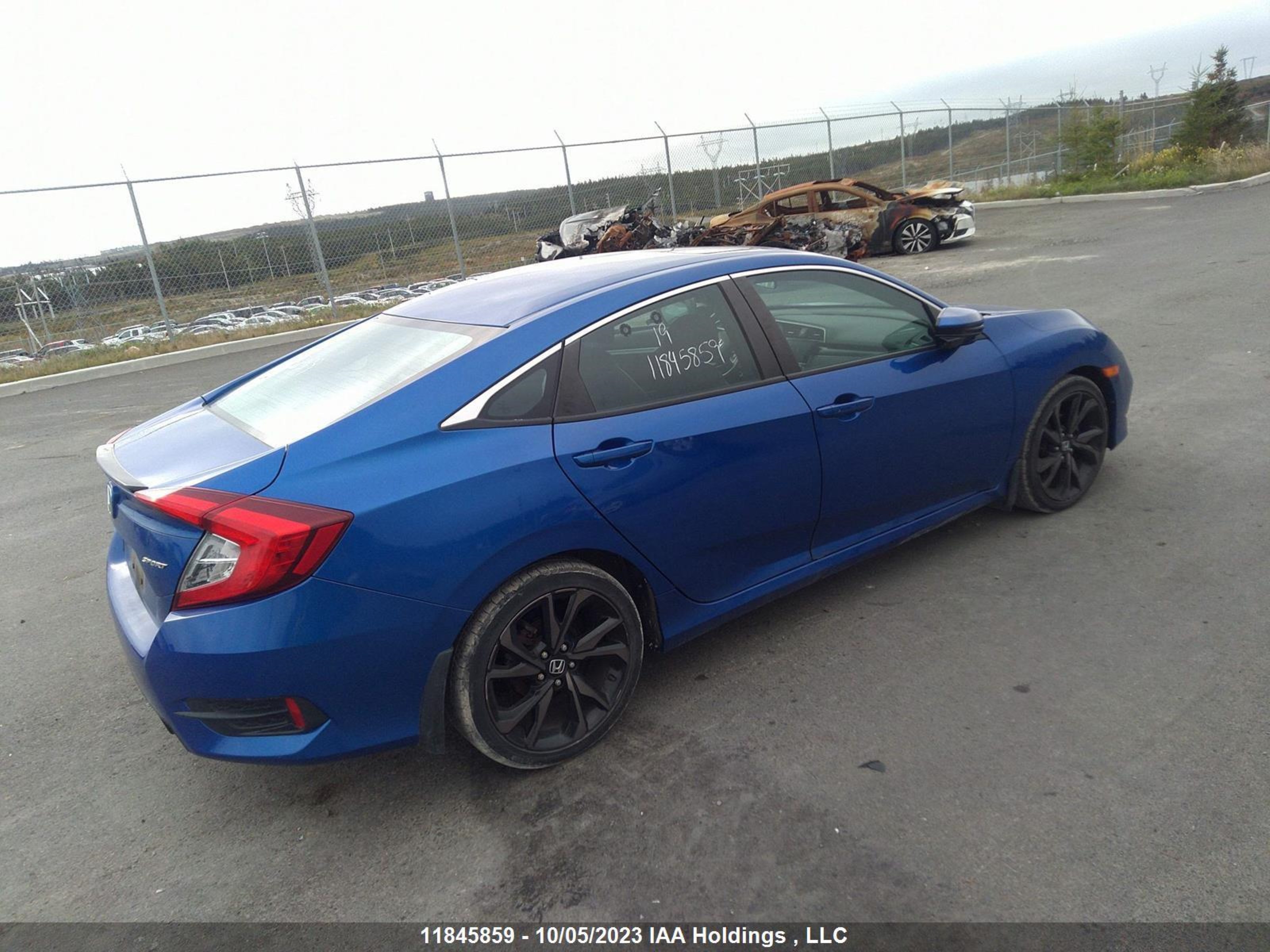 Photo 3 VIN: 2HGFC2F8XKH015440 - HONDA CIVIC 