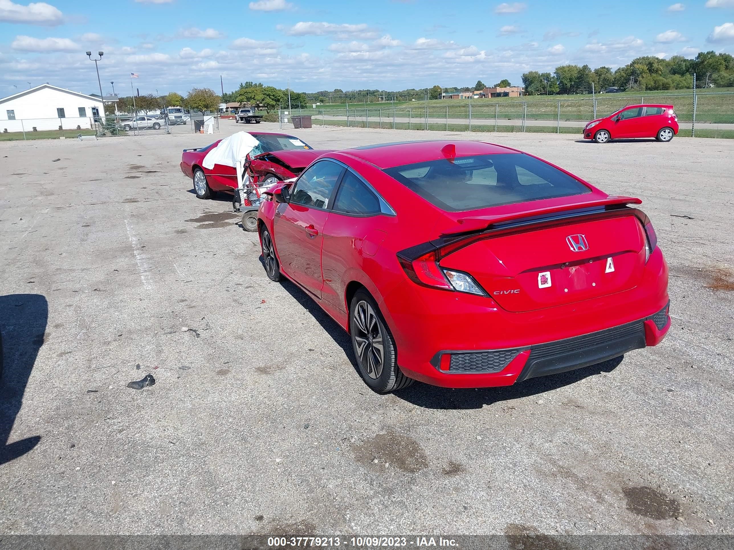 Photo 2 VIN: 2HGFC3B3XHH351565 - HONDA CIVIC COUPE 