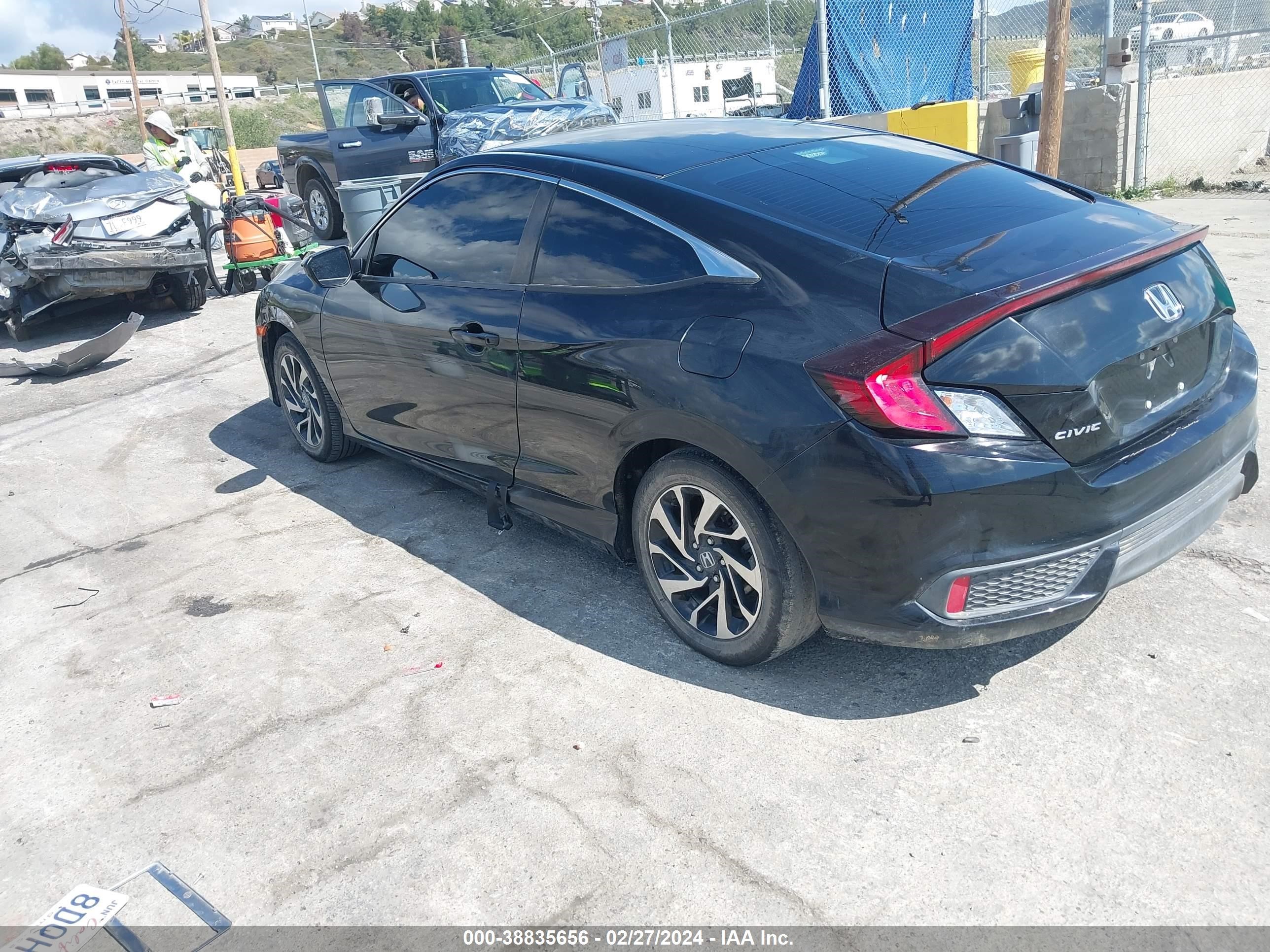 Photo 2 VIN: 2HGFC4A50JH302874 - HONDA CIVIC 