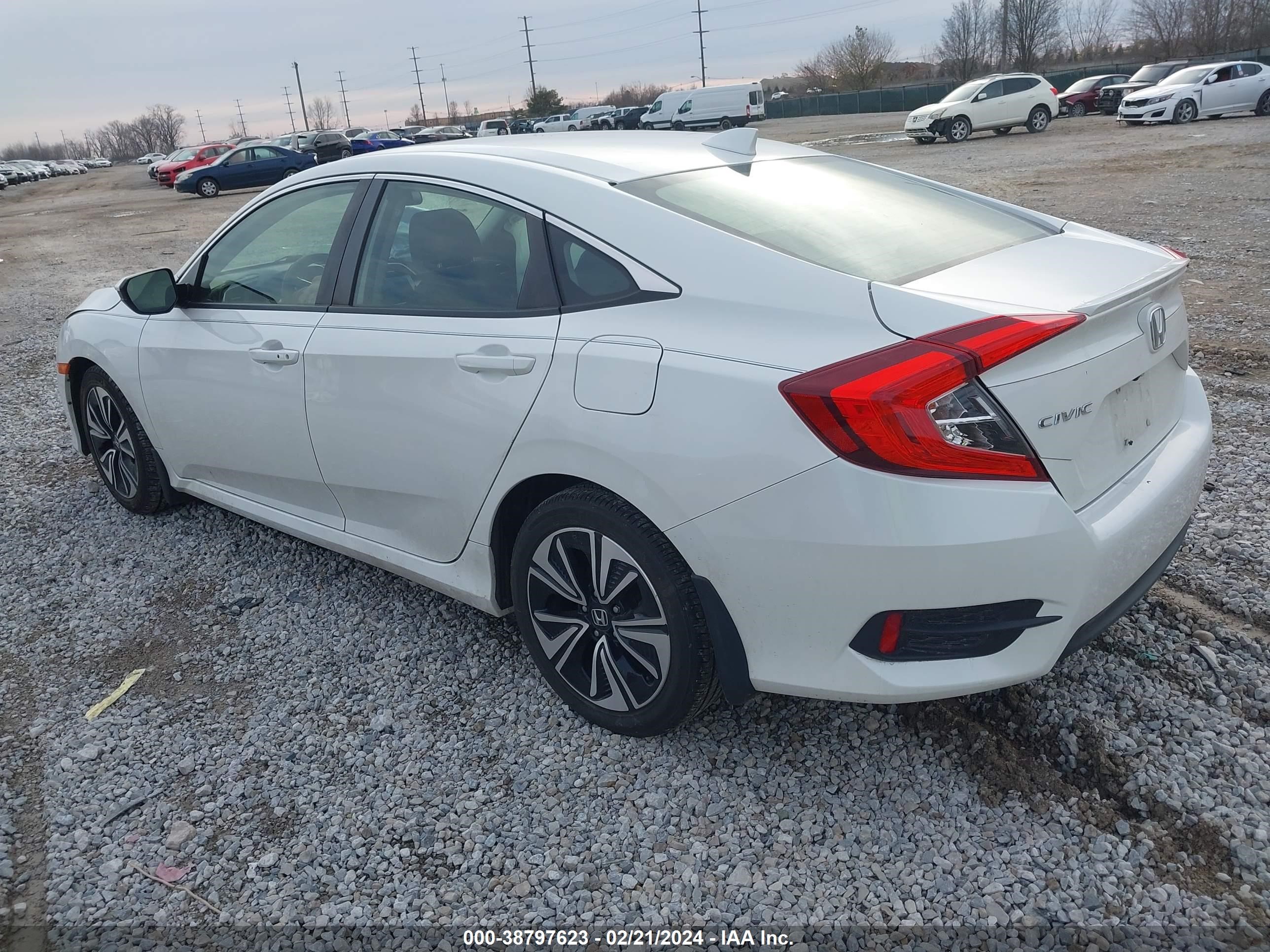 Photo 2 VIN: 2HGFC4A56JH302300 - HONDA CIVIC 