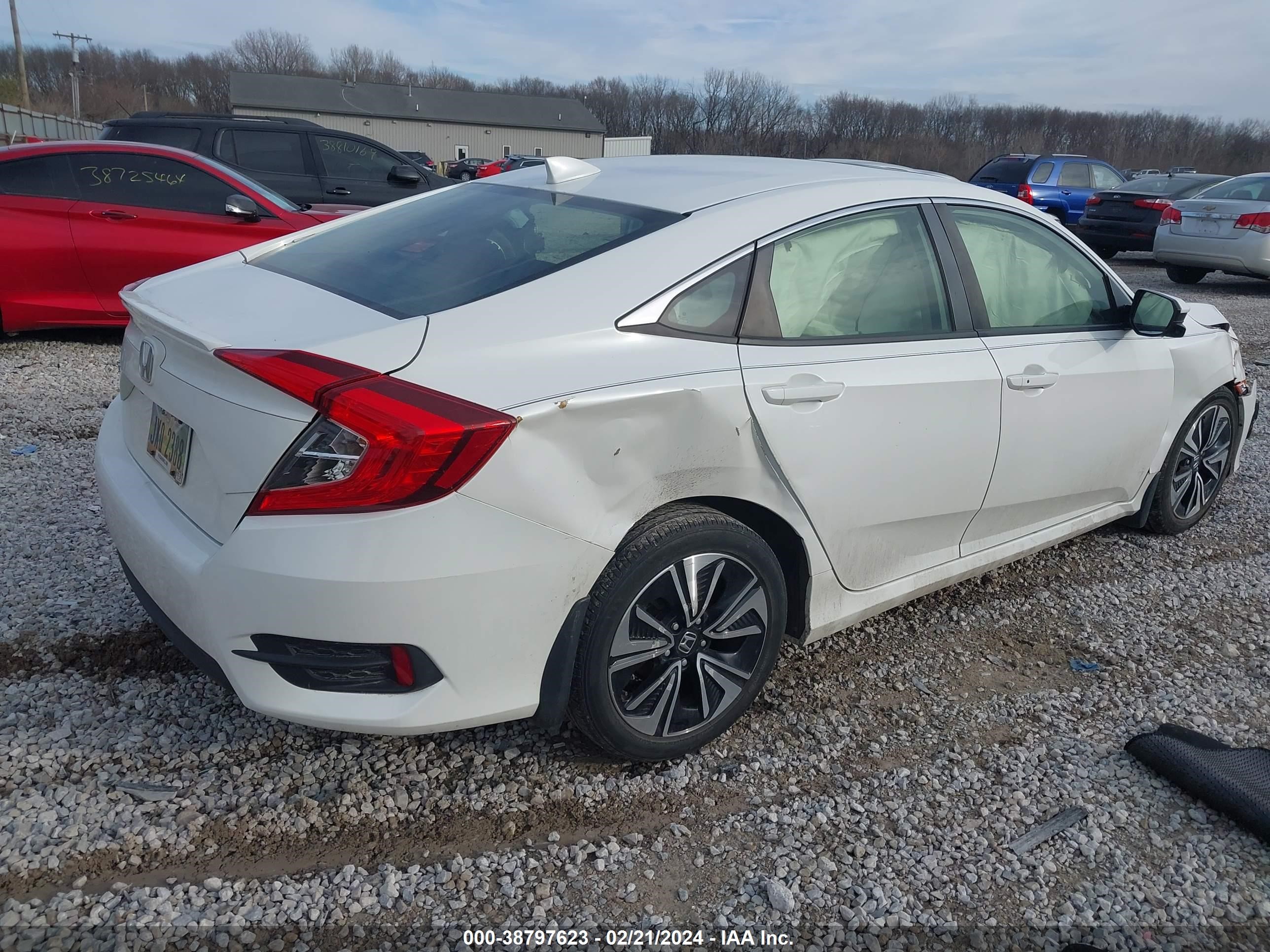 Photo 3 VIN: 2HGFC4A56JH302300 - HONDA CIVIC 