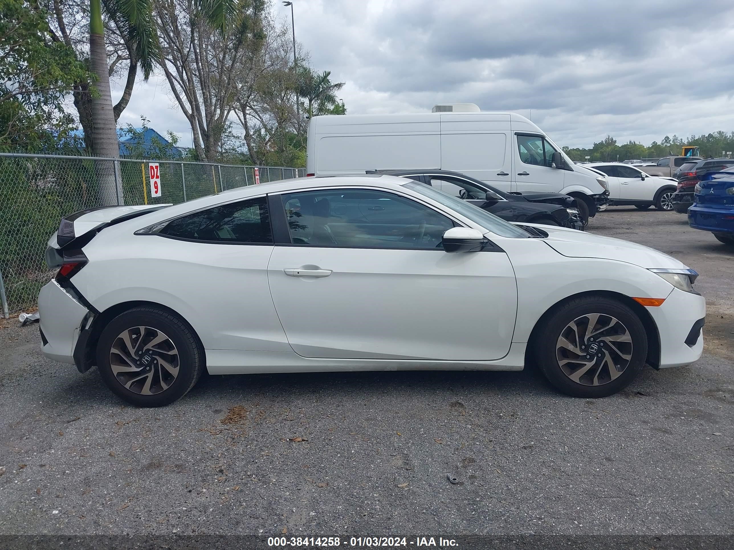 Photo 12 VIN: 2HGFC4B09HH303003 - HONDA CIVIC 