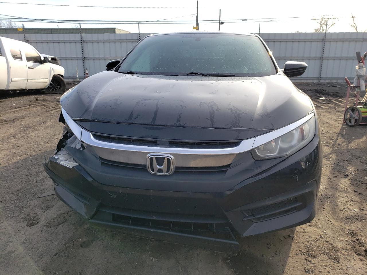 Photo 4 VIN: 2HGFC4B5XHH309601 - HONDA CIVIC 