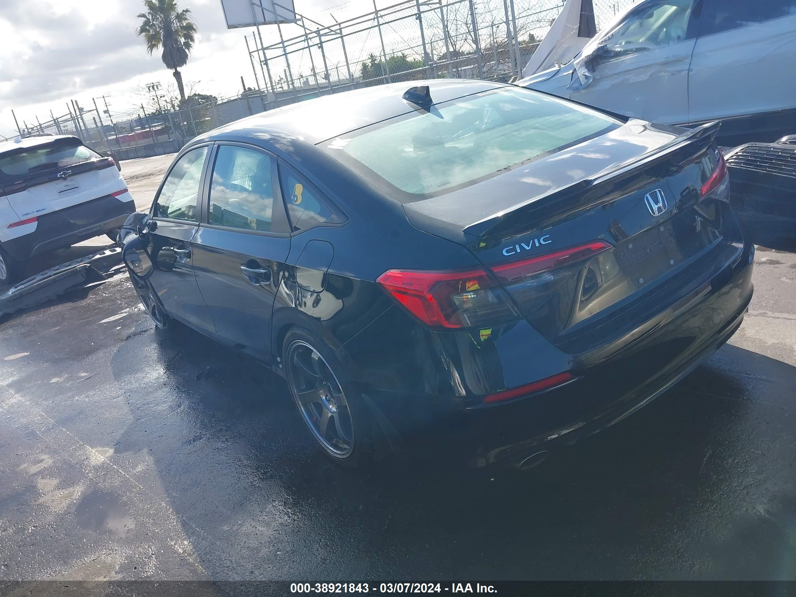 Photo 2 VIN: 2HGFE1E56PH471678 - HONDA CIVIC 