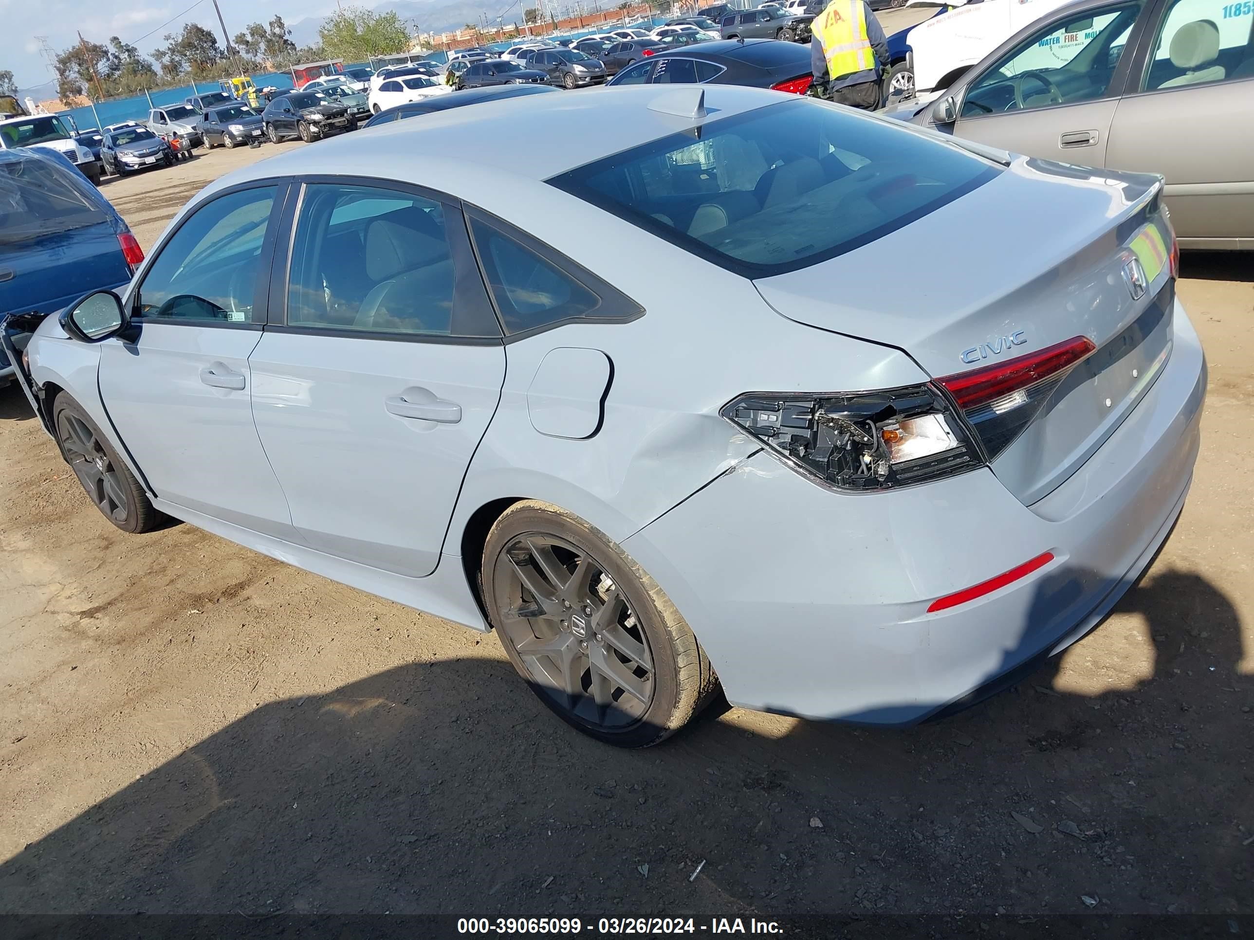 Photo 2 VIN: 2HGFE2F5XPH524225 - HONDA CIVIC 