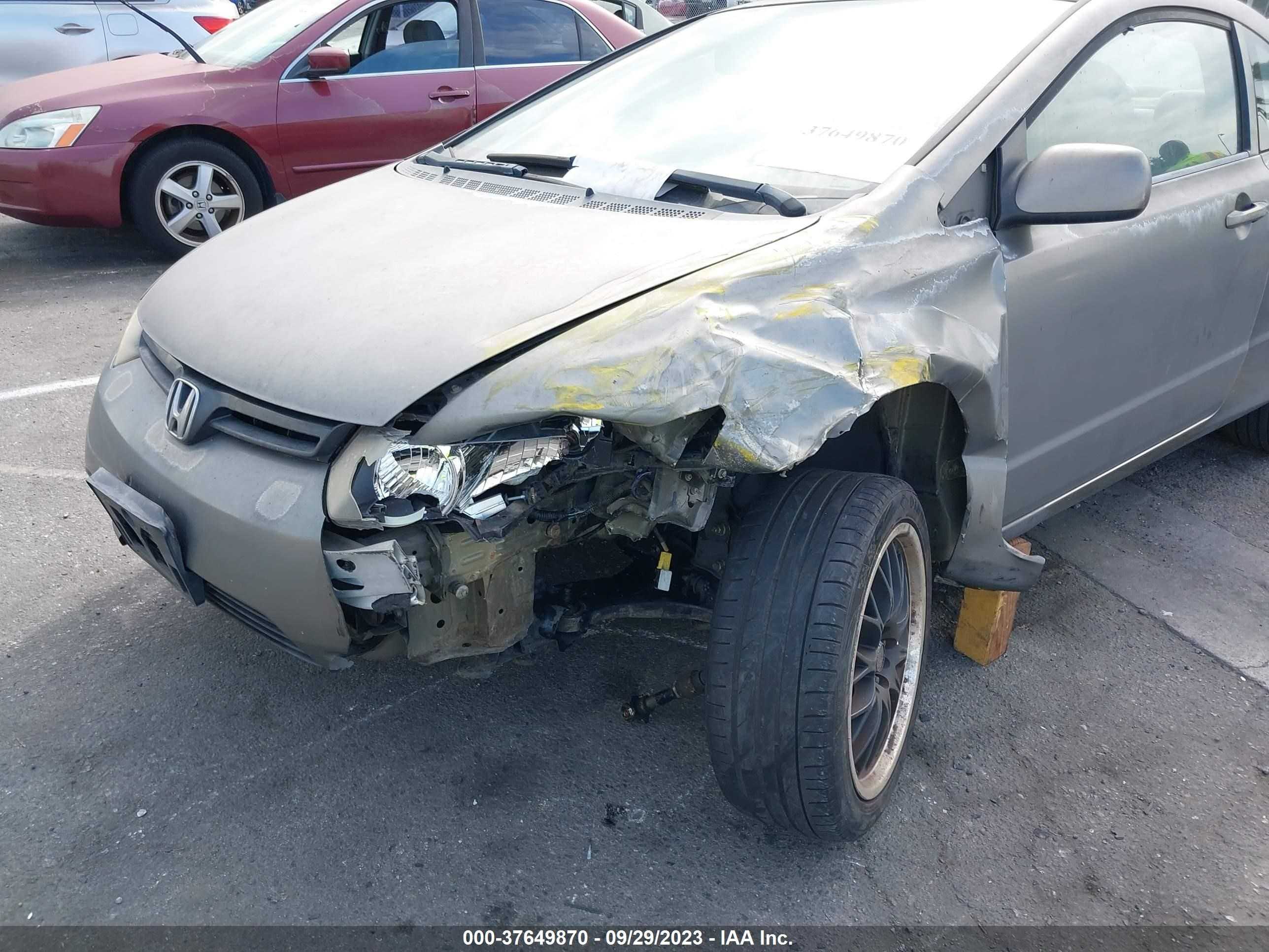 Photo 5 VIN: 2HGFG11628H527996 - HONDA CIVIC 