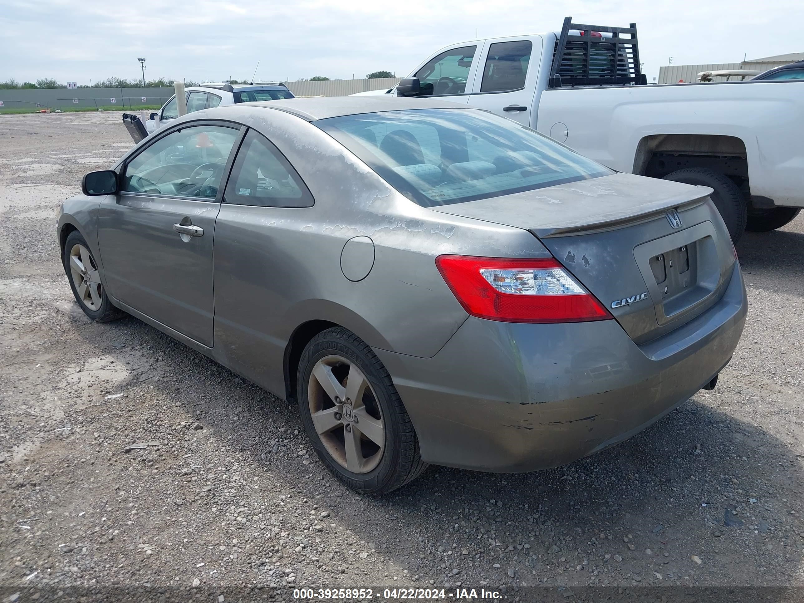 Photo 2 VIN: 2HGFG11858H566034 - HONDA CIVIC 