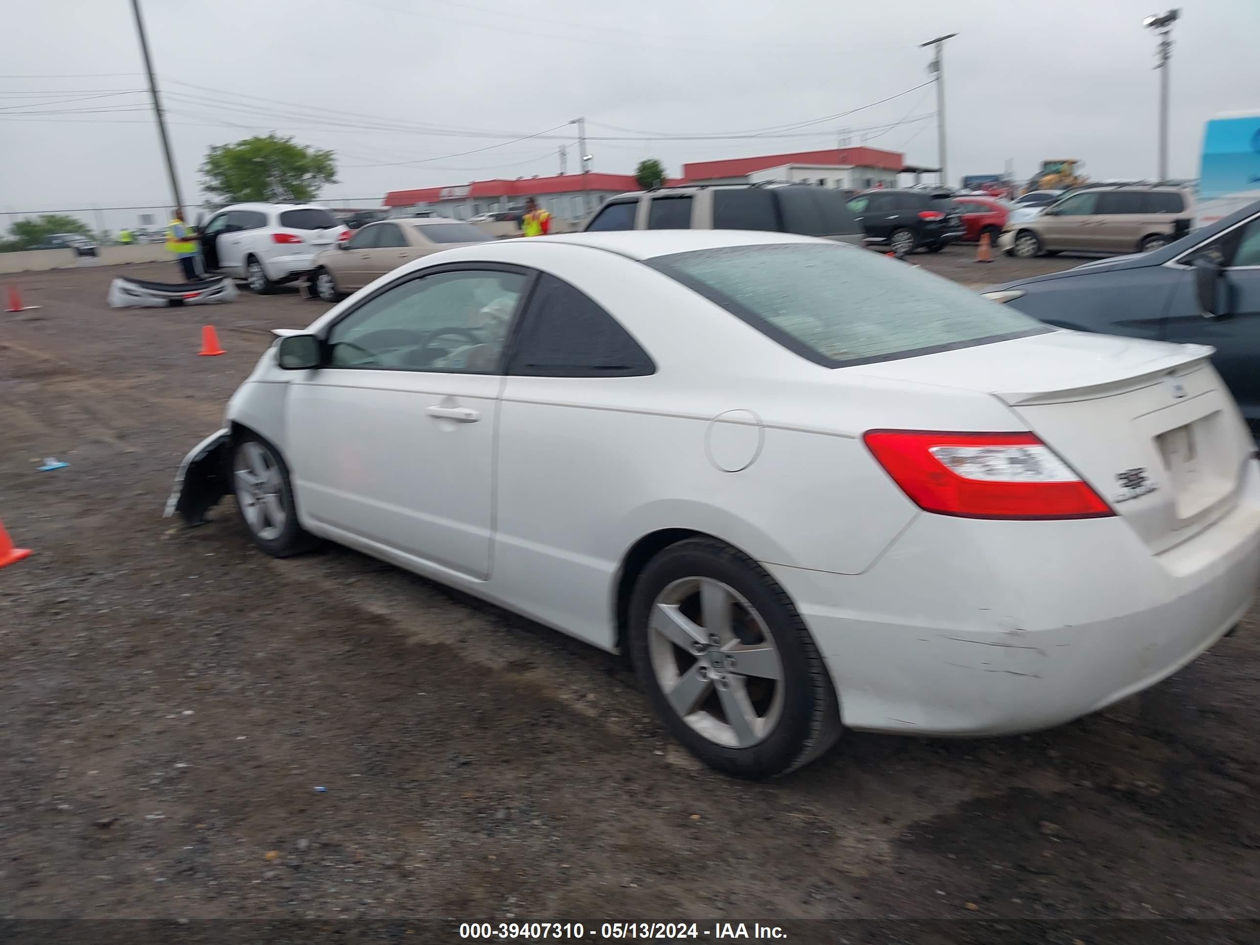 Photo 2 VIN: 2HGFG12828H570119 - HONDA CIVIC 