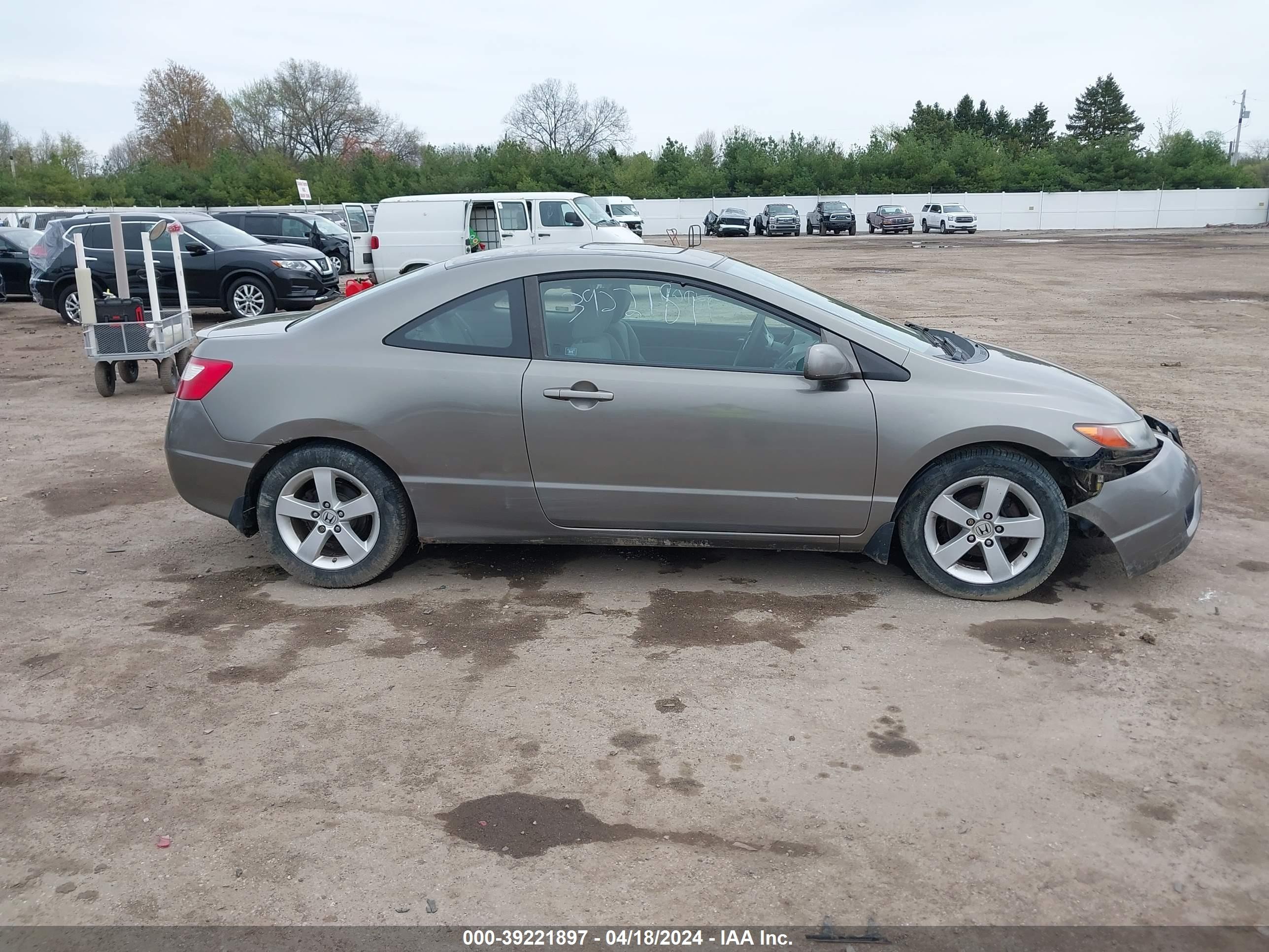 Photo 12 VIN: 2HGFG12838H506977 - HONDA CIVIC 