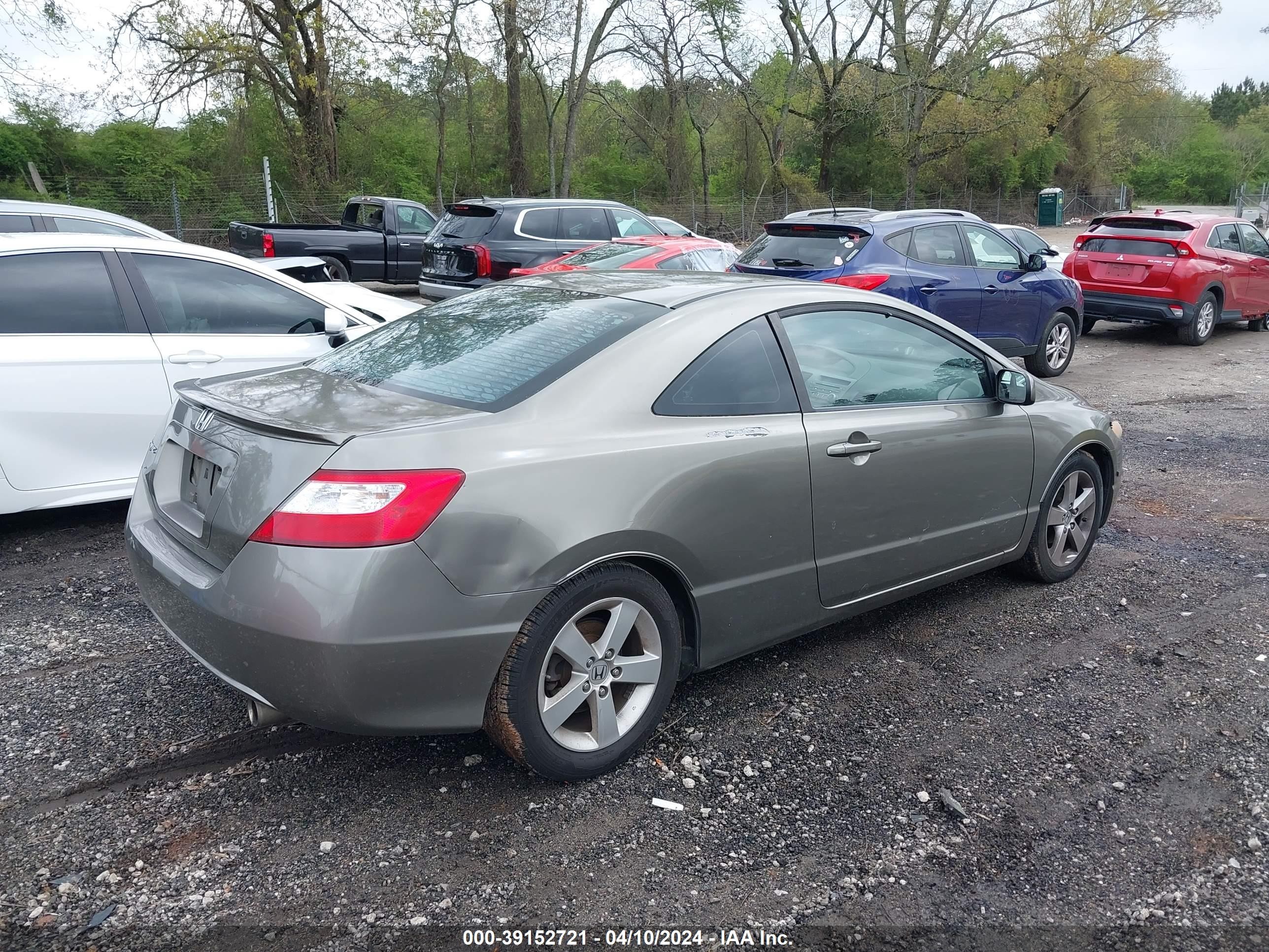 Photo 3 VIN: 2HGFG12848H557940 - HONDA CIVIC 