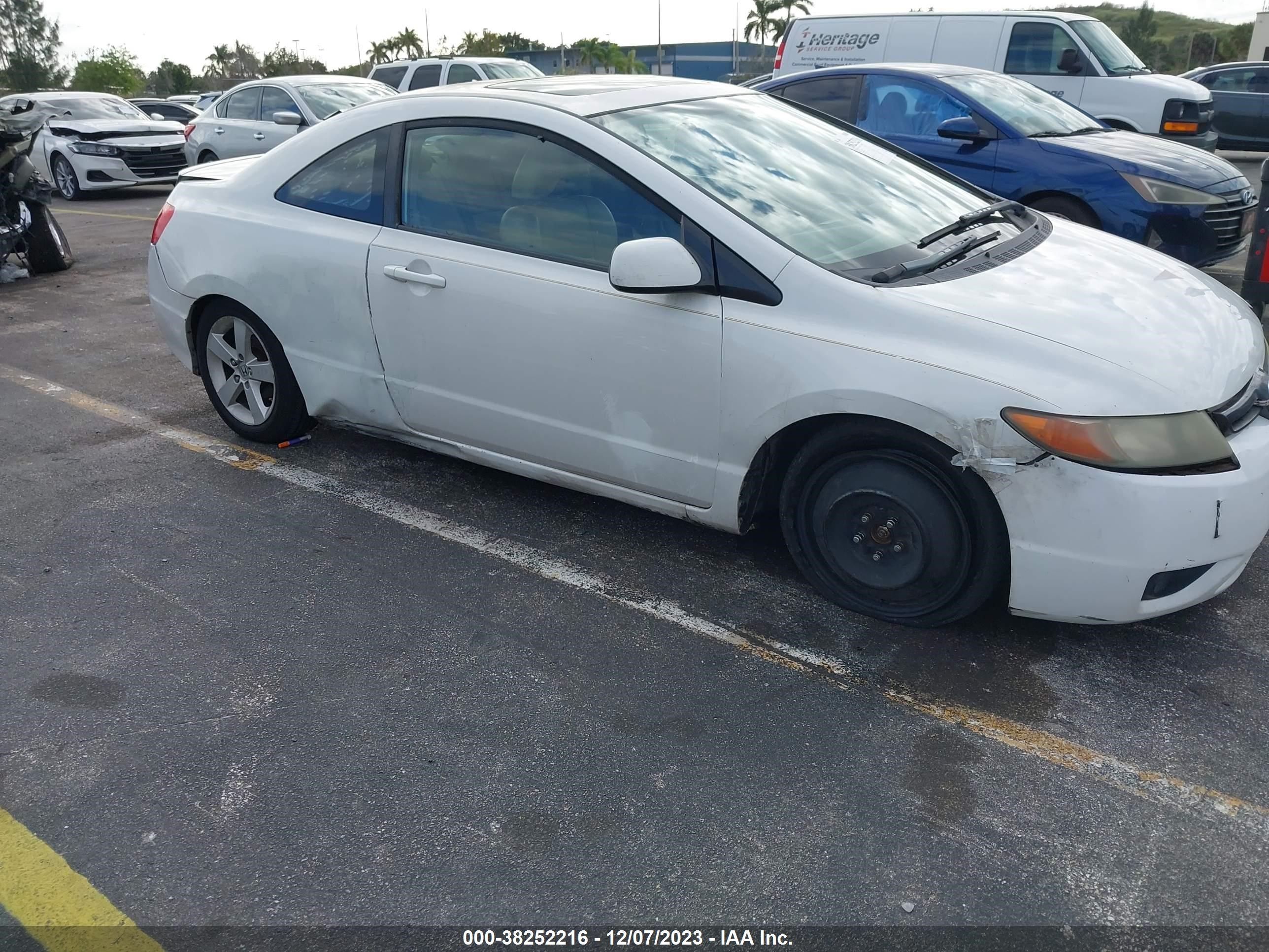 Photo 5 VIN: 2HGFG12848H578495 - HONDA CIVIC 