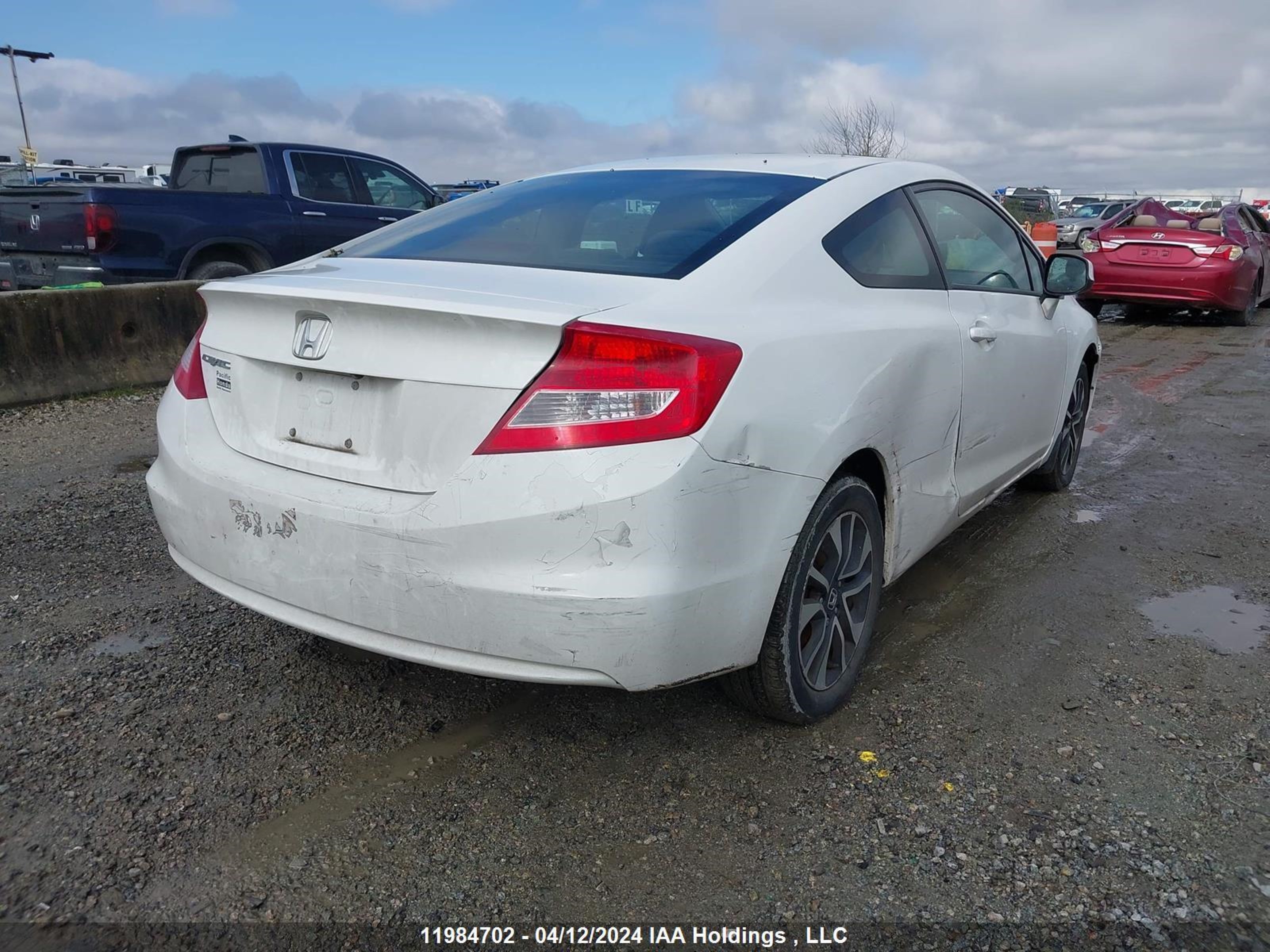 Photo 3 VIN: 2HGFG3B50DH004536 - HONDA CIVIC 