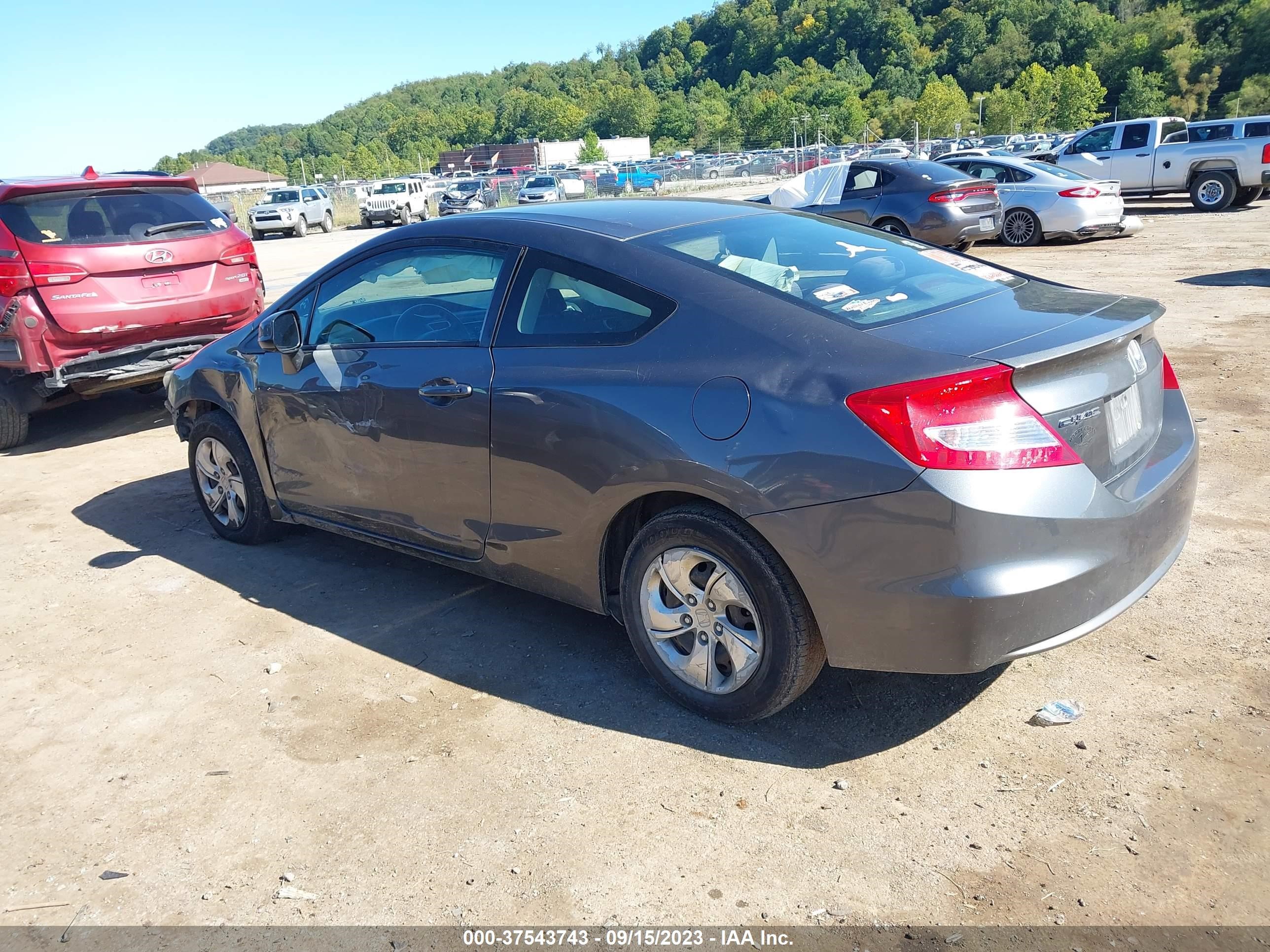 Photo 2 VIN: 2HGFG3B54DH531768 - HONDA CIVIC 