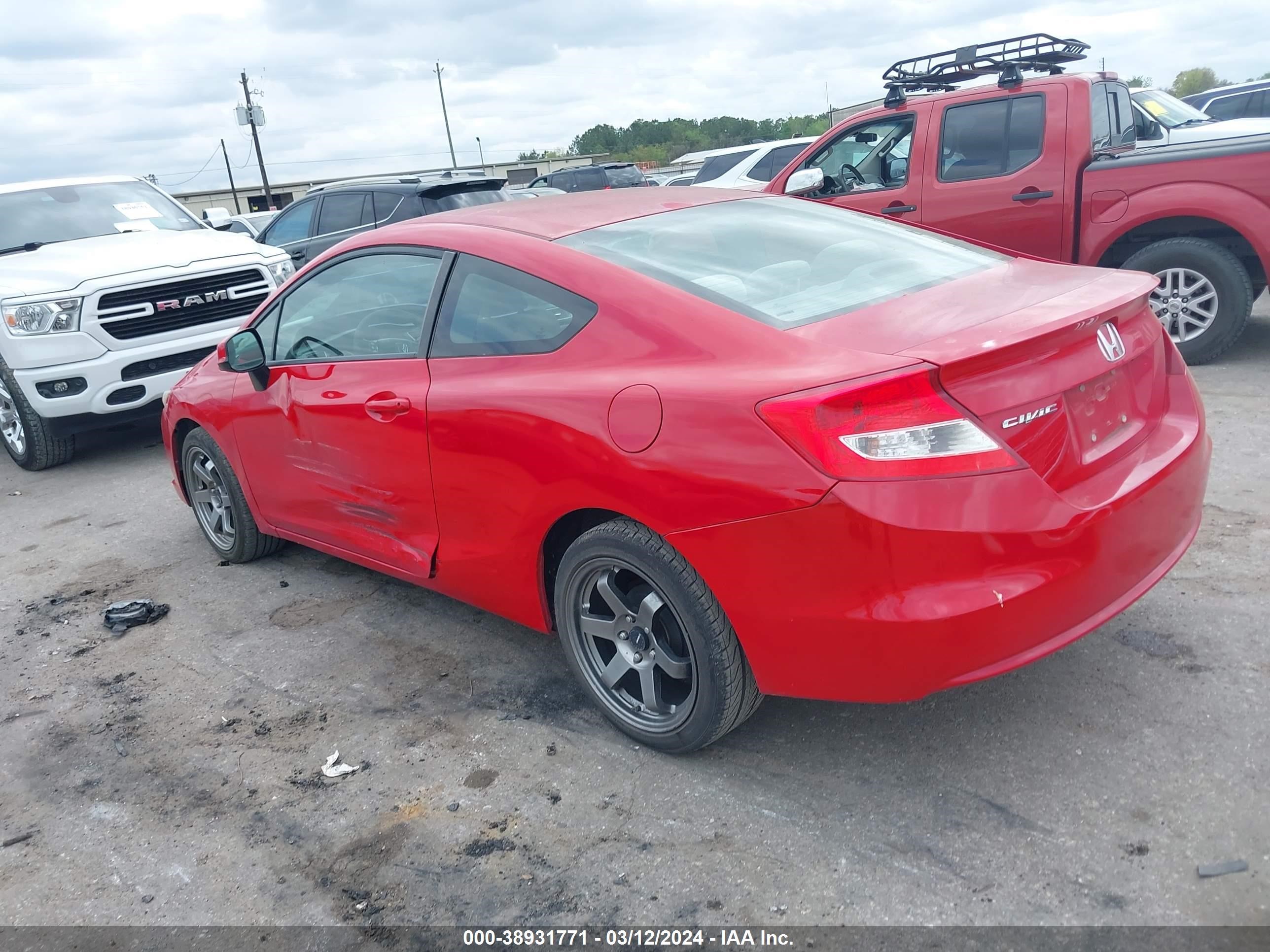 Photo 2 VIN: 2HGFG3B56DH527706 - HONDA CIVIC 