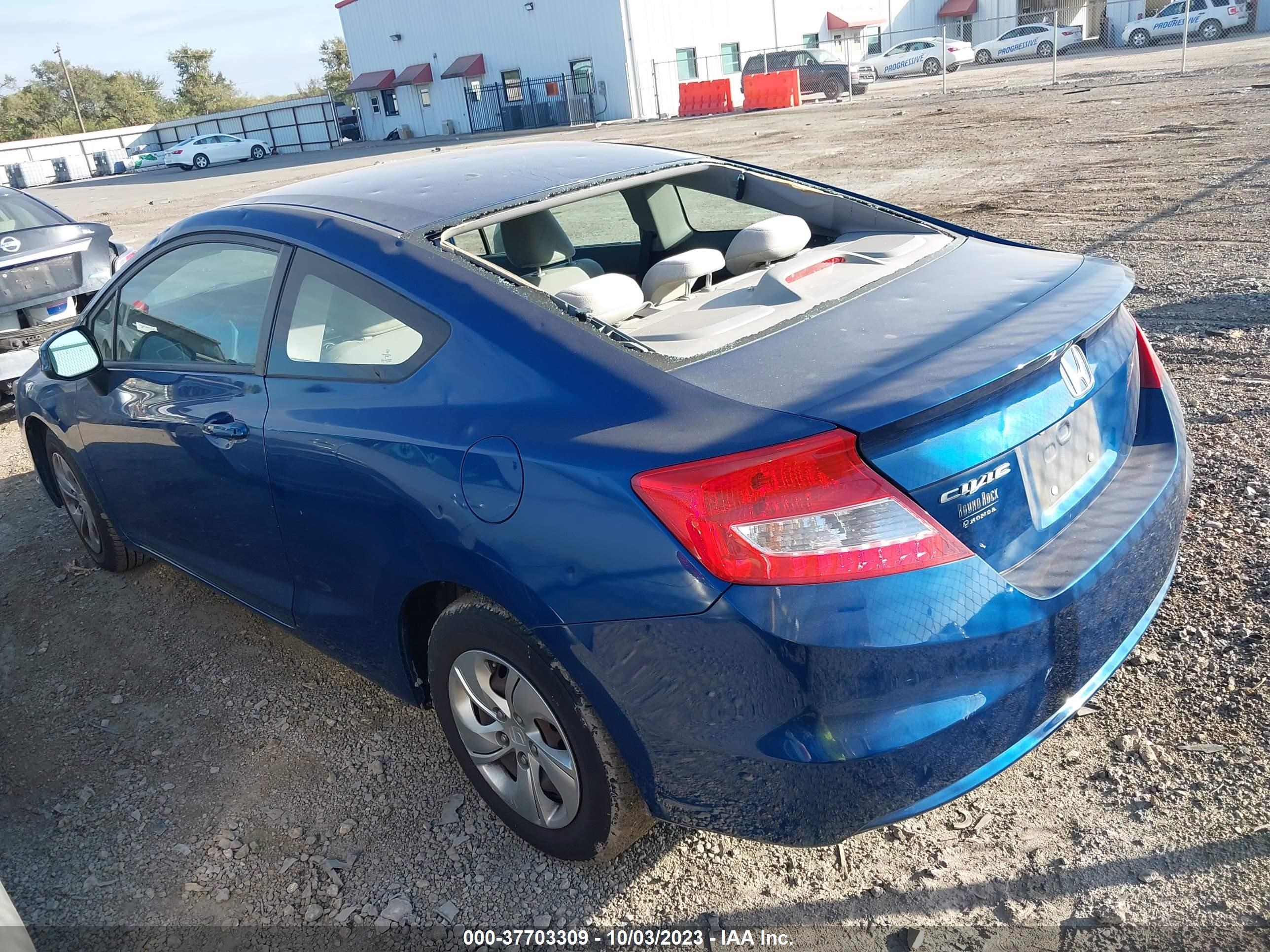 Photo 2 VIN: 2HGFG3B58DH516643 - HONDA CIVIC 